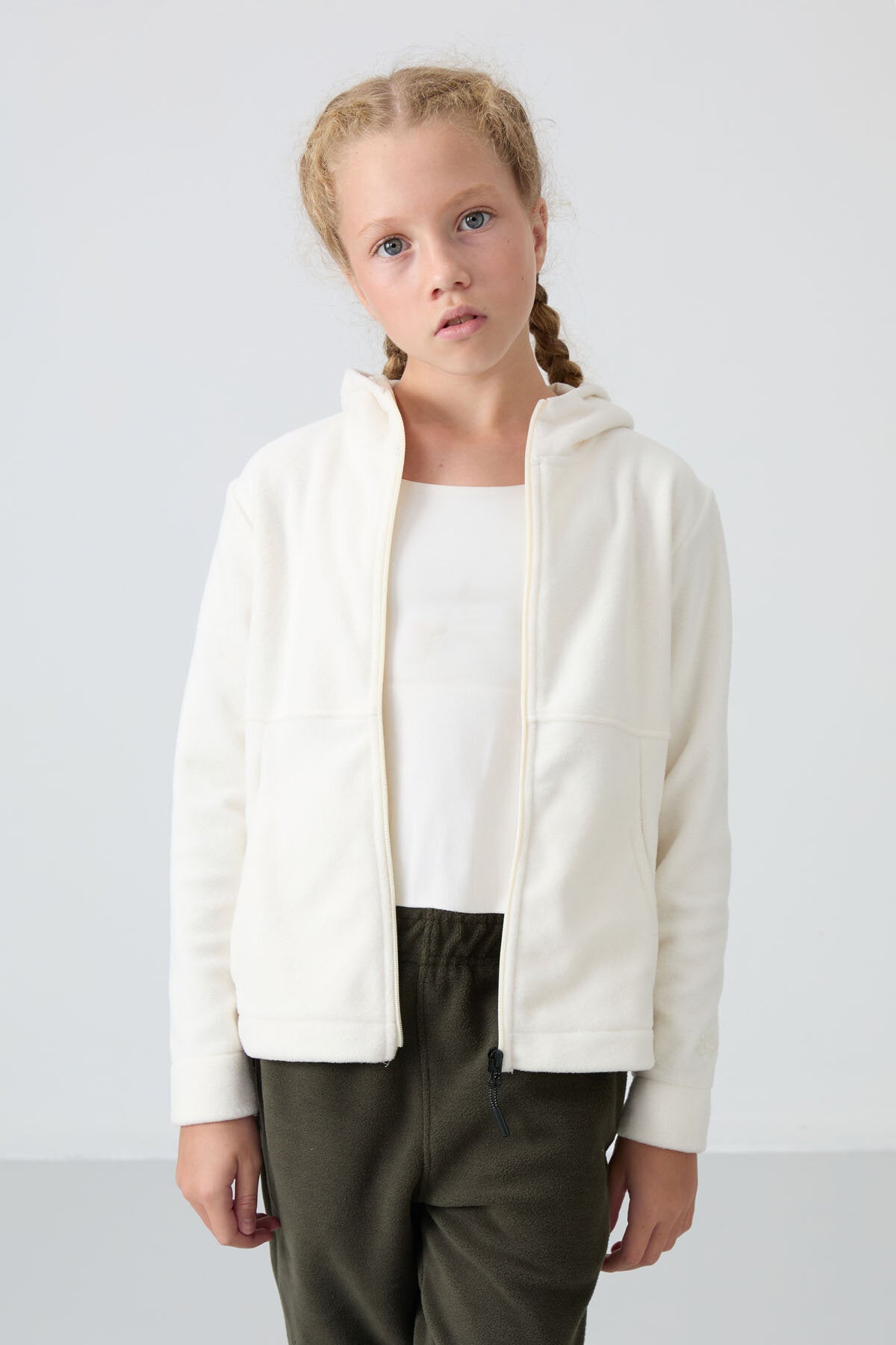 Ekru Kalın Yumuşak Dokulu Standart Fit Nakışlı Polar Kız Çocuk Sweatshirt - 75152