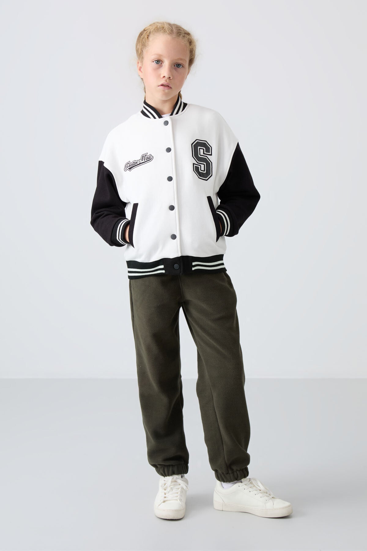 Ekru Pamuklu İçi Tüylü Yumuşak Dokulu Standart Fit Nakışlı Kız Çocuk Kolej Ceket - 75163