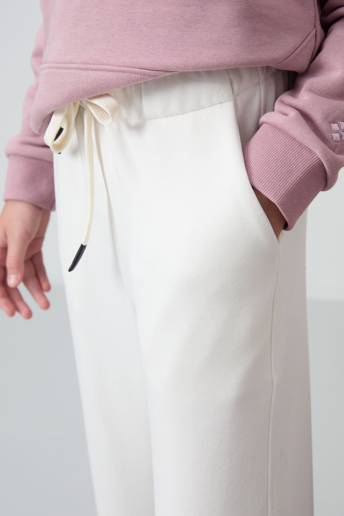 Ekru Pamuklu İçi Tüylü Yumuşak Dokulu Standart Fit Nakışlı Kız Çocuk Eşofman Alt - 75158