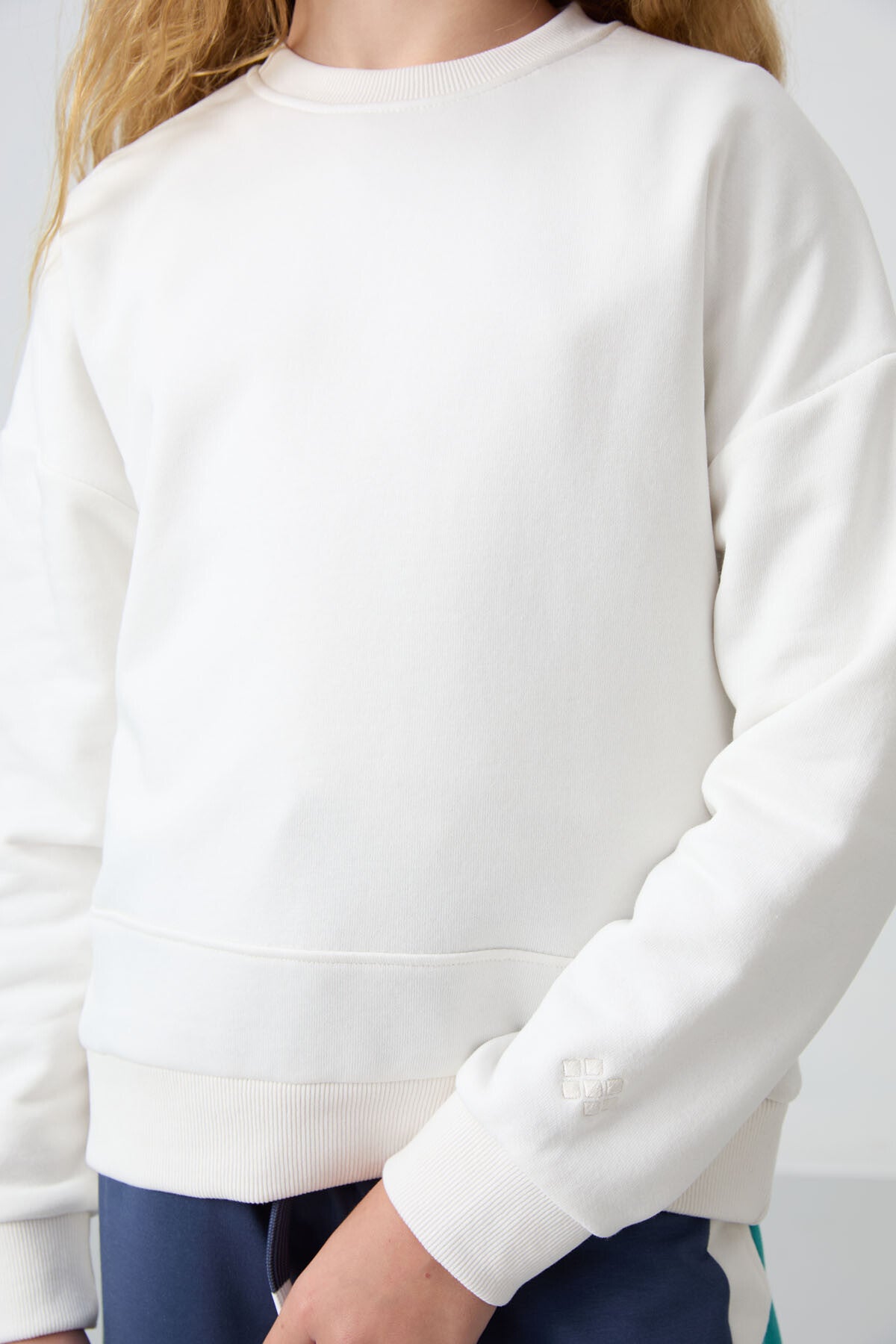 Ekru Pamuklu İçi Tüylü Yumuşak Dokulu Oversize Nakışlı Kız Çocuk Sweatshirt - 75150