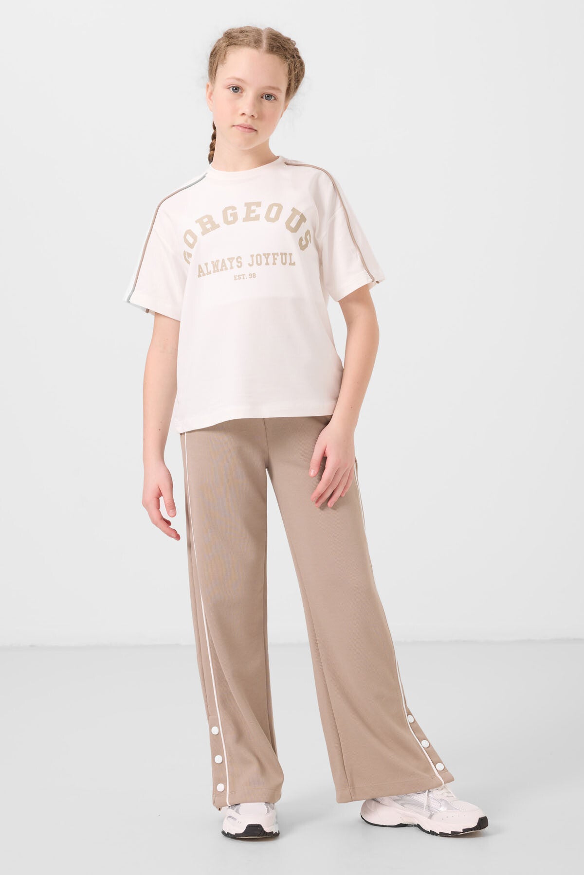 Ekru-Koyu Bej O Yaka Baskılı Geniş Paça Çıt Çıt Detaylı Kız Çocuk Palazzo Eşofman Takım - 75172