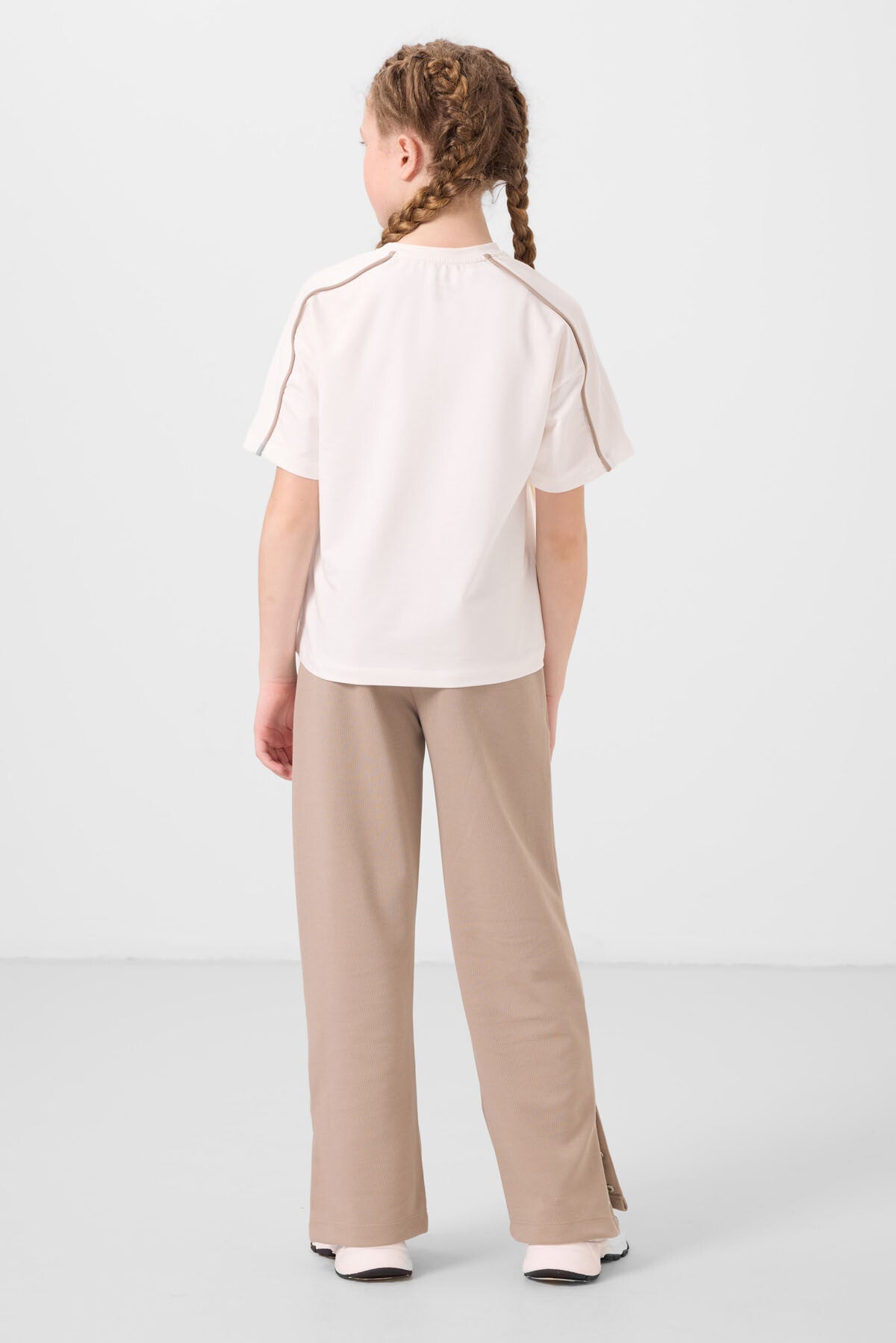 Ekru-Koyu Bej O Yaka Baskılı Geniş Paça Çıt Çıt Detaylı Kız Çocuk Palazzo Eşofman Takım - 75172