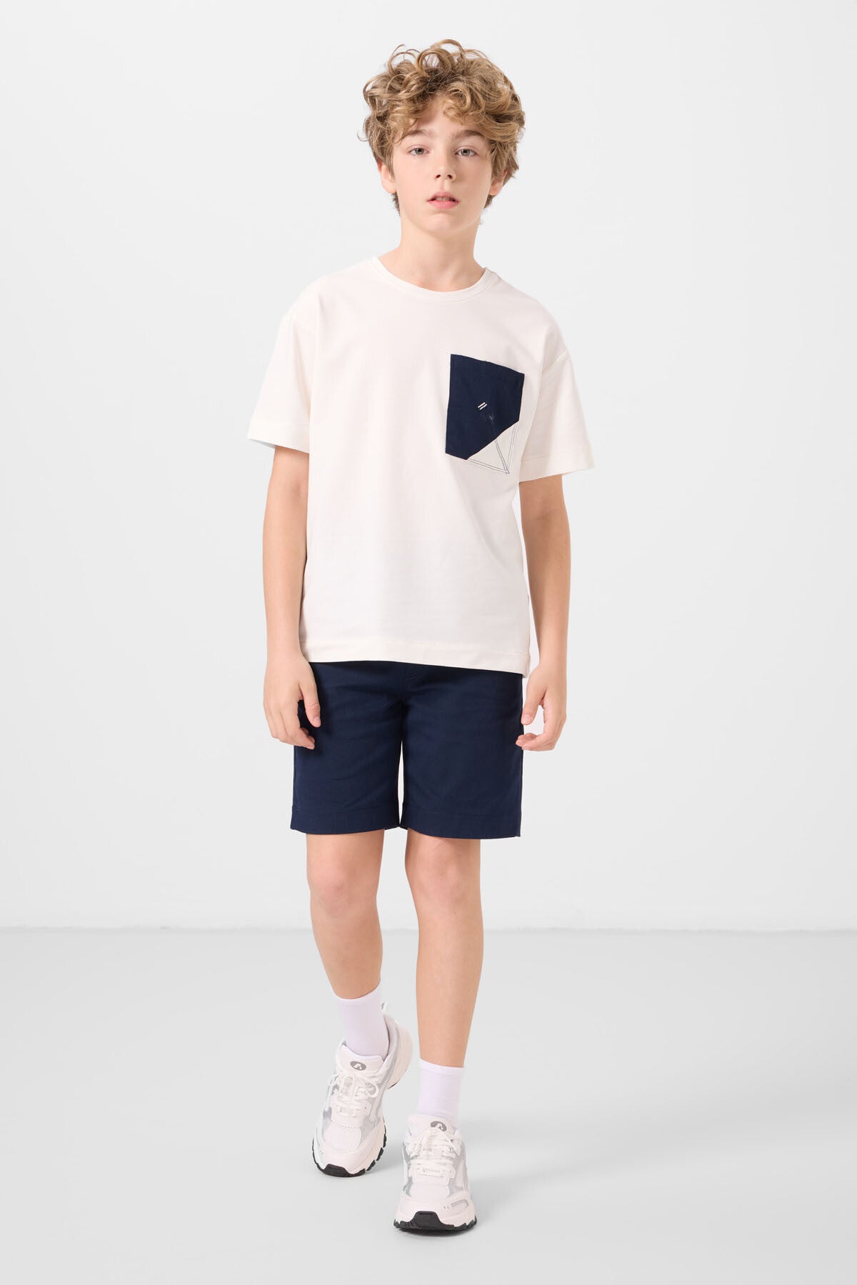 Ekru-Lacivert Pamuklu Oversize Fit Dokuma Hafif Esnek Chino Erkek Çocuk Şort Takım - 11278