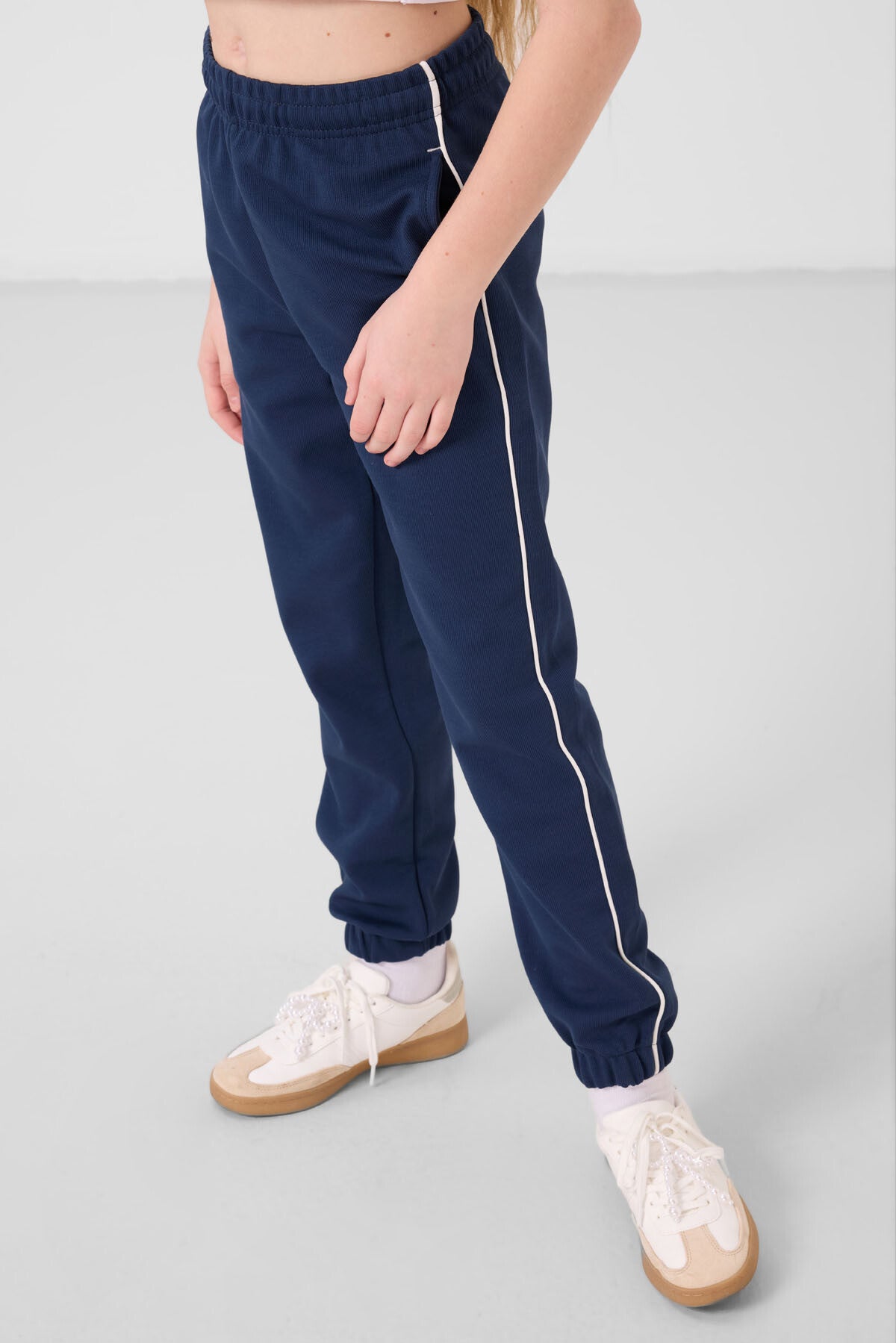 Ekru-Parlament O Yaka Baskılı Lastik Paçalı Standart Fit Kız Çocuk Eşofman Takım - 75186