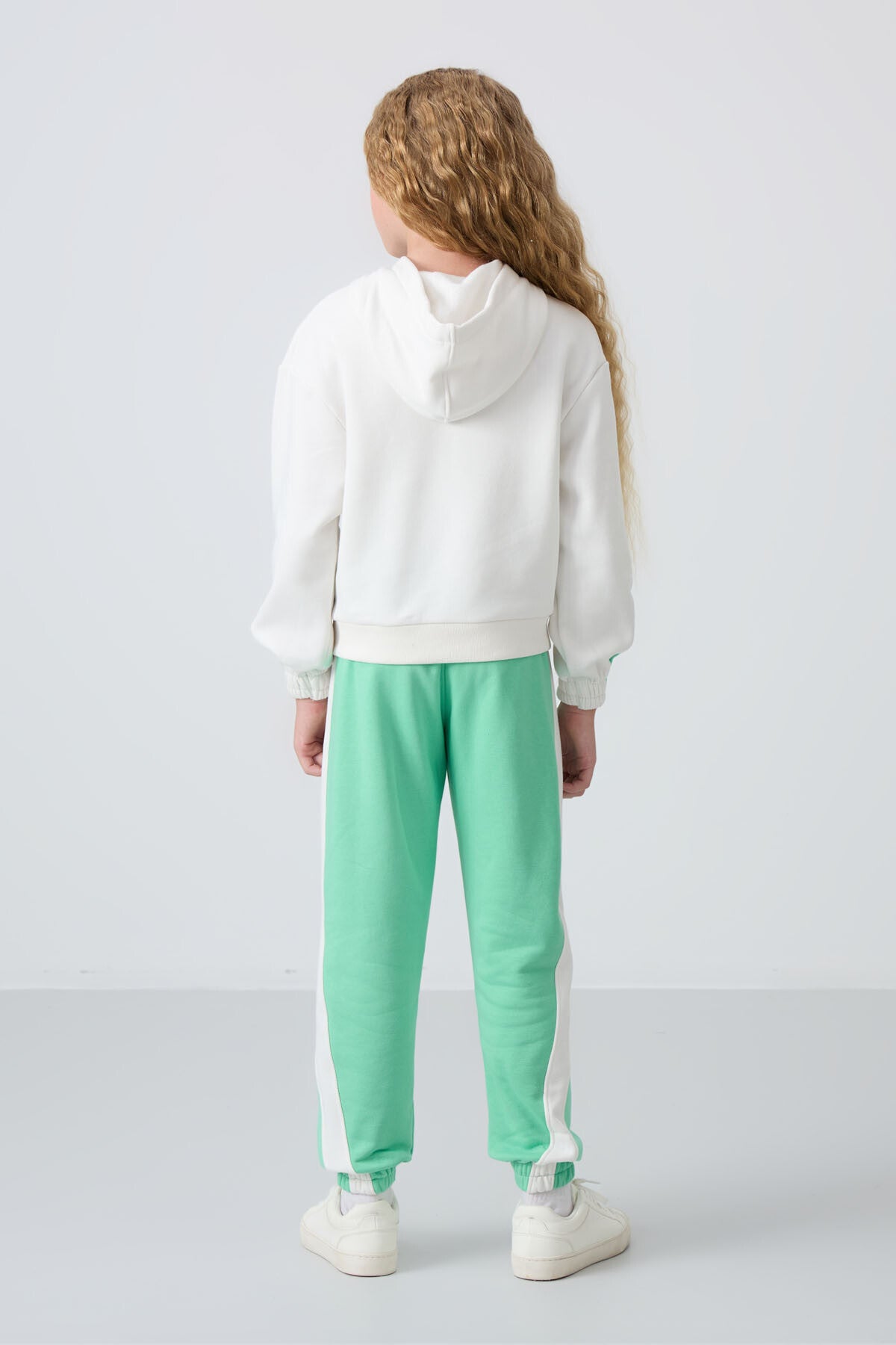 Ekru-Su Yeşil Pamuklu İçi Tüylü Yumuşak Dokulu Standart Fit Baskılı Kız Çocuk Eşofman Takım - 75166