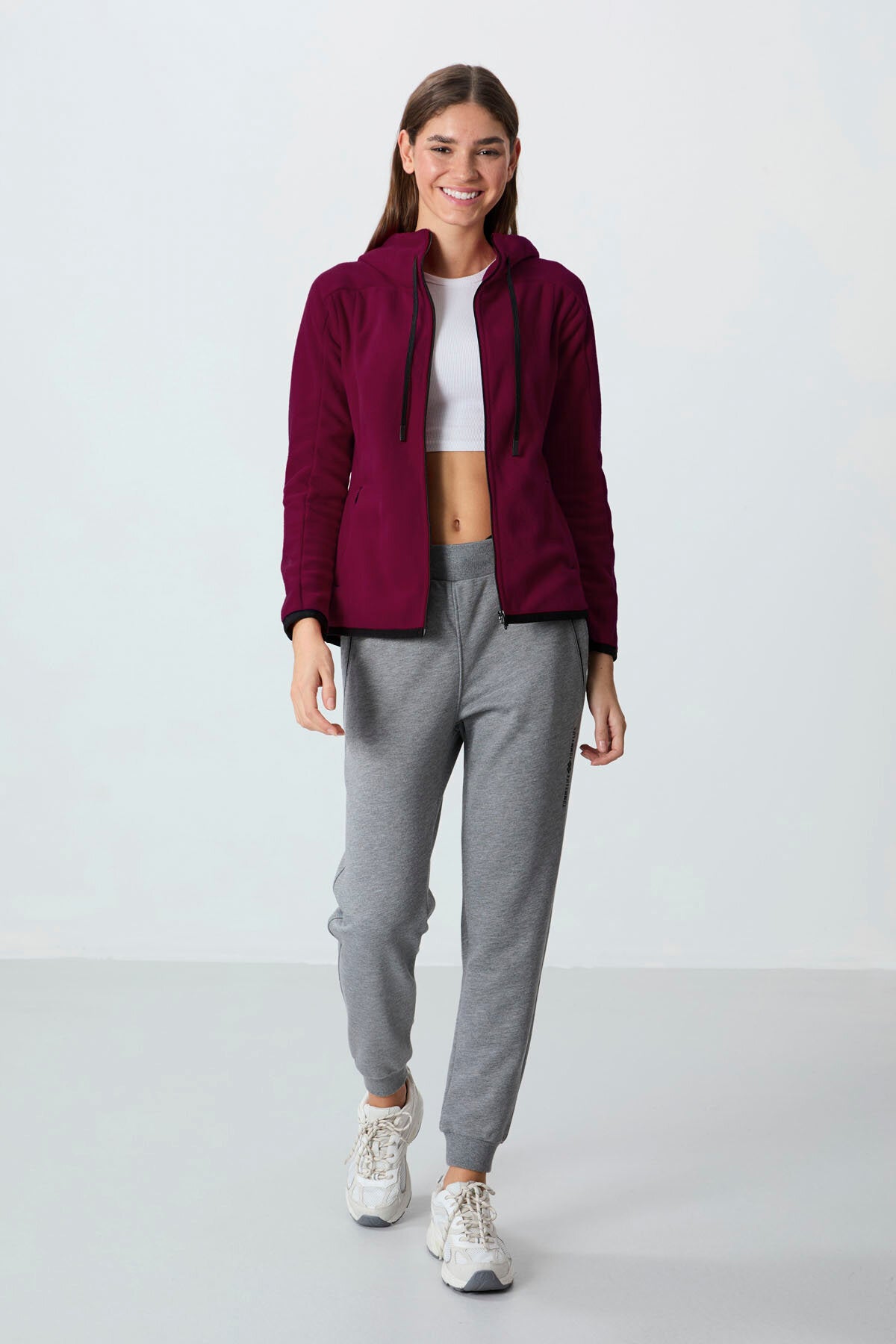 Erguvan Kalın Yumuşak Dokulu Kapüşonlu Standart Fit Nakışlı Polar Kadın Sweatshirt -97287