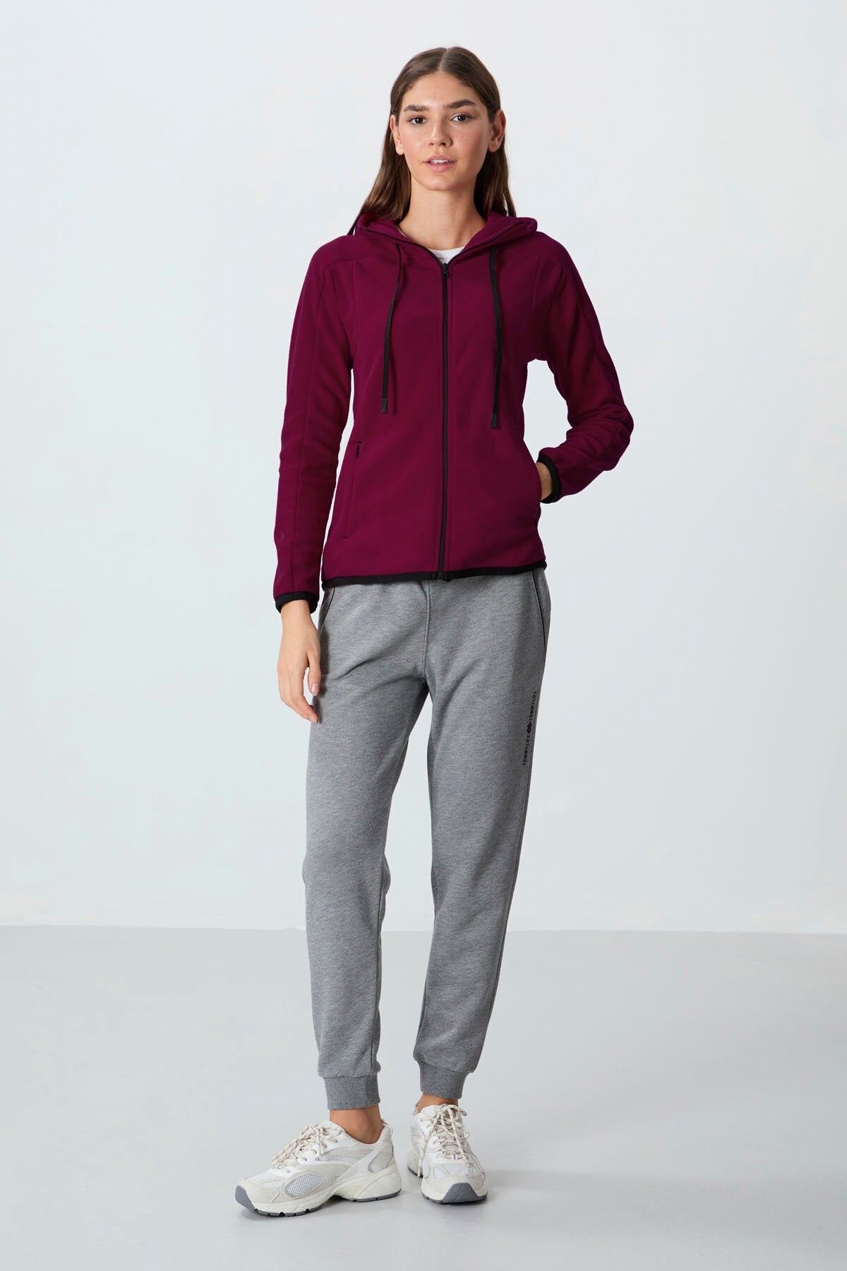 Erguvan Kalın Yumuşak Dokulu Kapüşonlu Standart Fit Nakışlı Polar Kadın Sweatshirt -97287