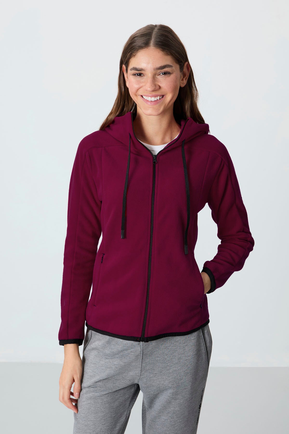 Erguvan Kalın Yumuşak Dokulu Kapüşonlu Standart Fit Nakışlı Polar Kadın Sweatshirt -97287