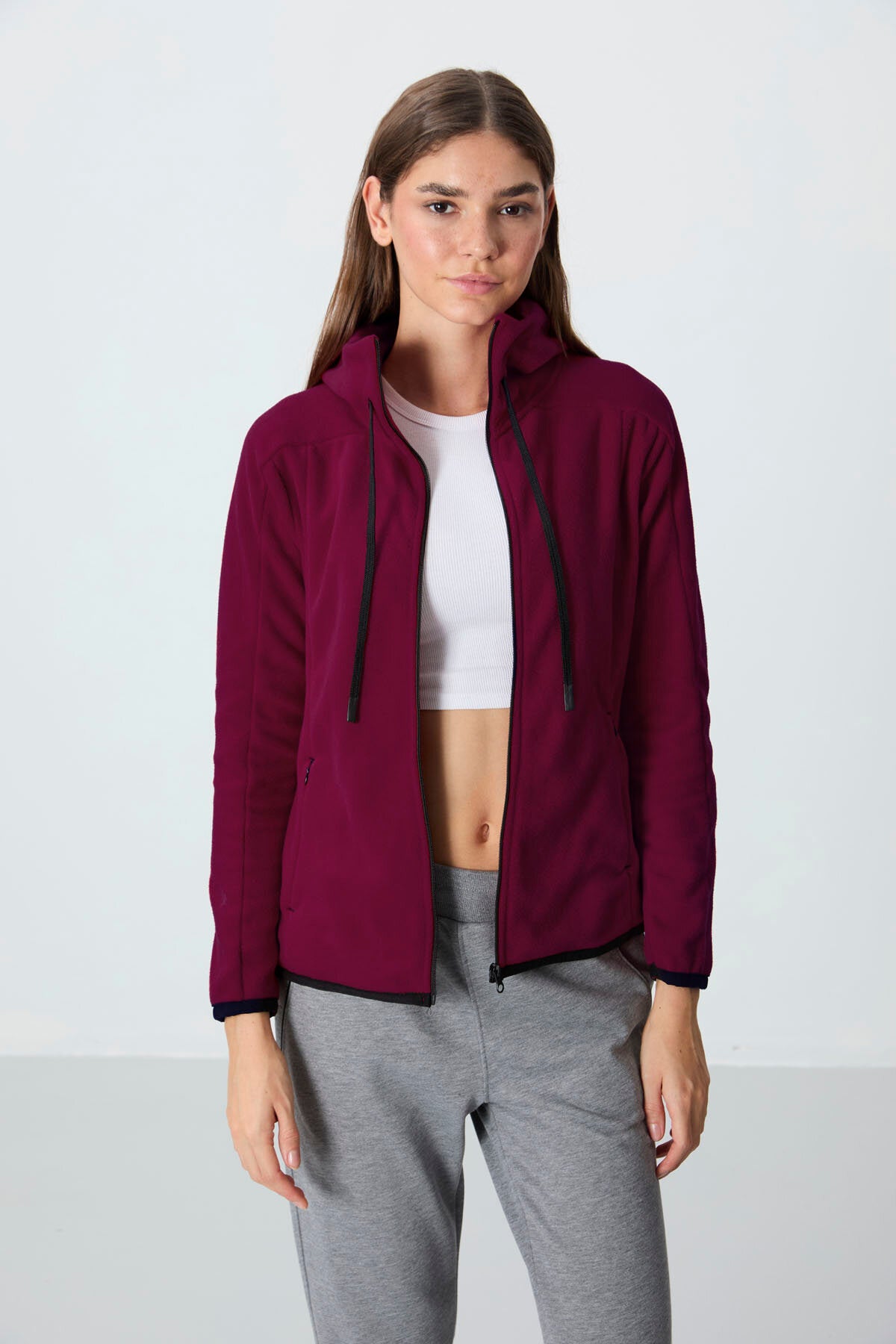 Erguvan Kalın Yumuşak Dokulu Kapüşonlu Standart Fit Nakışlı Polar Kadın Sweatshirt -97287