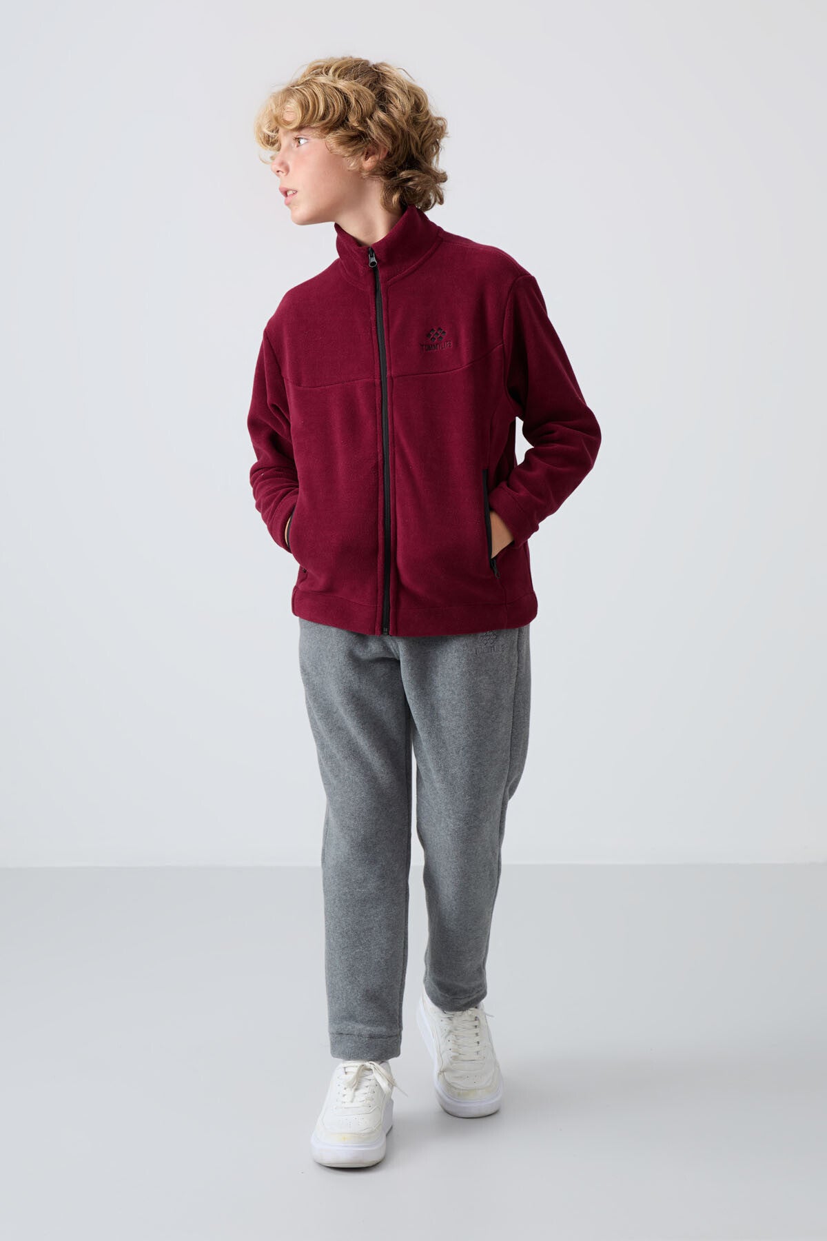 Erguvan Kalın Yumuşak Dokulu Standart Fit Nakışlı Polar Erkek Çocuk Sweatshirt - 11223