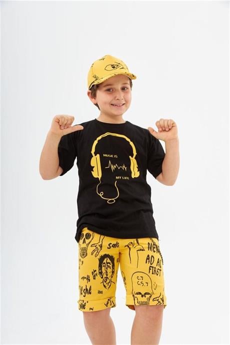 Erkek Çocuk Kulaklık Baskılı Siyah Tişört Zincirli Yazılı Kot Şort Şapka 2'li Takım Sarı 6 Yaş