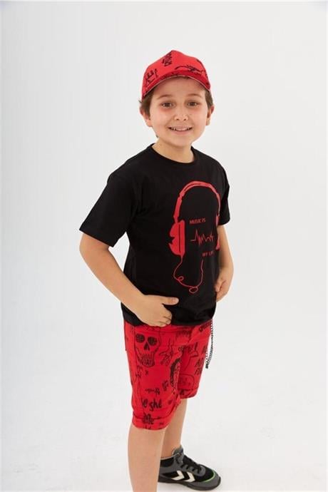 Erkek Çocuk Kulaklık Baskılı Siyah Tişört Zincirli Yazılı Kot Şort Şapka 2'li Takım Kırmızı 4 Yaş