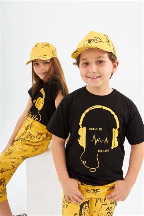 Erkek Çocuk Kulaklık Baskılı Siyah Tişört Zincirli Yazılı Kot Şort Şapka 2'li Takım Sarı 12 Yaş