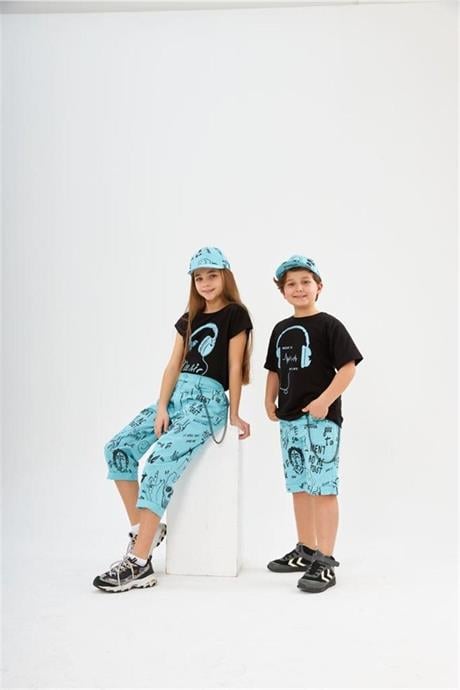 Erkek Çocuk Kulaklık Baskılı Siyah Tişört Zincirli Yazılı Kot Şort Şapka 2'li Takım Mavi 10 Yaş