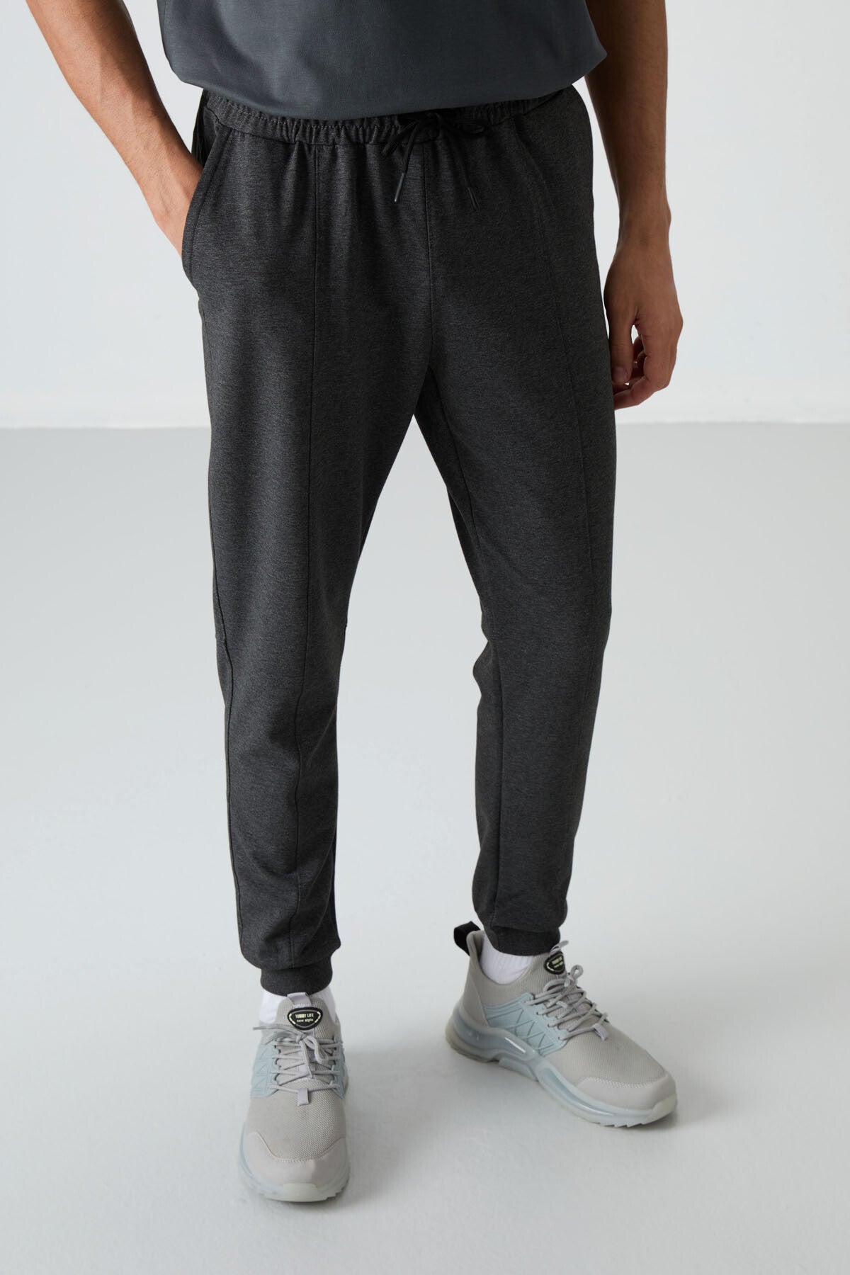 Antrasıt Melanj Pamuklu Yumuşak Dokulu Comfort Fit Nakışlı Erkek Jogger - 82123
