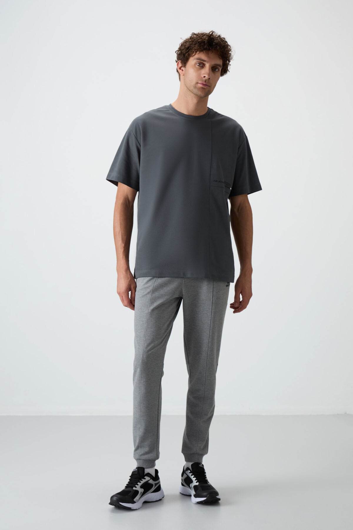 Gri Melanj Pamuklu Yumuşak Dokulu Comfort Fit Nakışlı Erkek Jogger - 82123