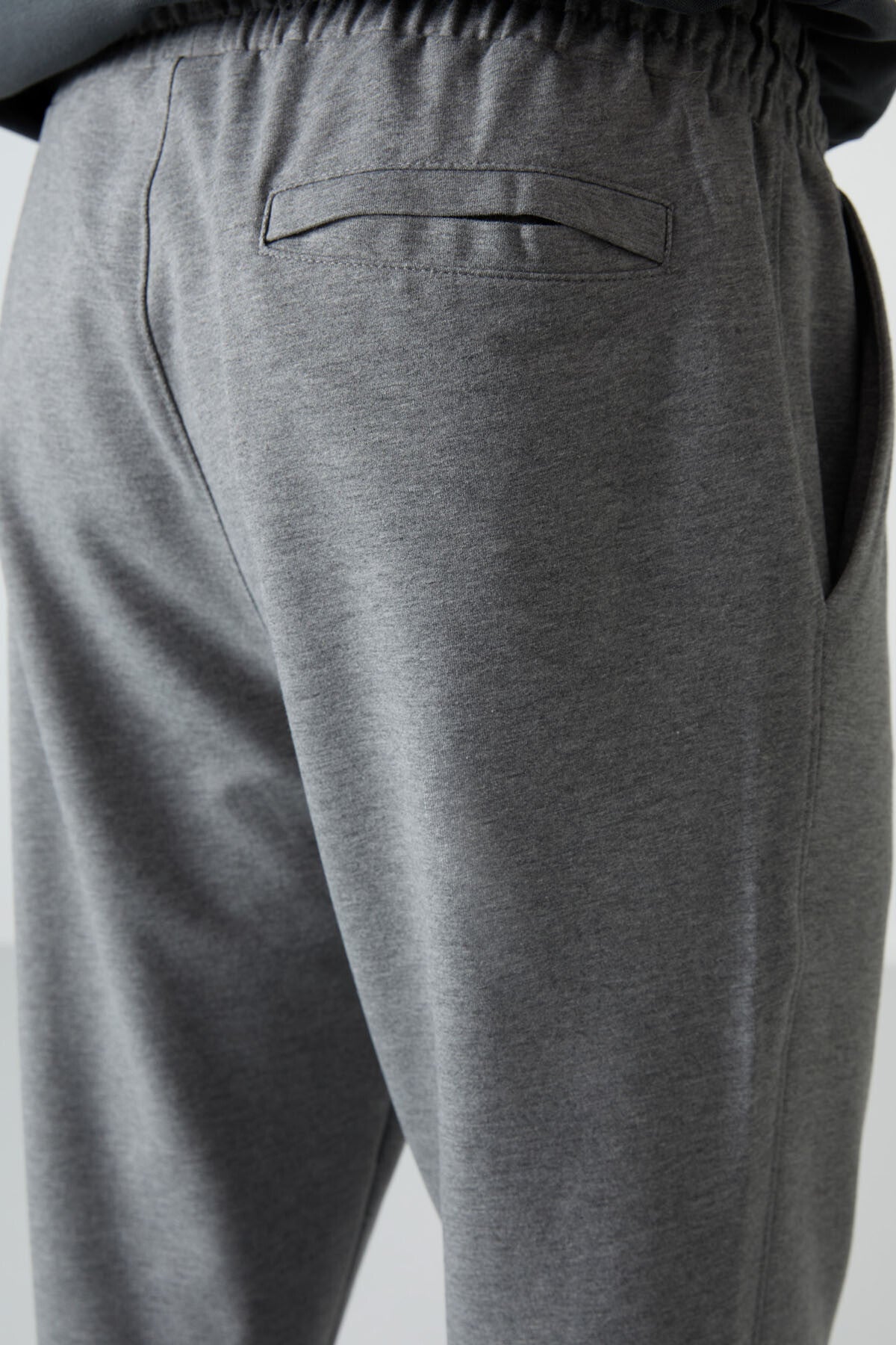 Gri Melanj Pamuklu Yumuşak Dokulu Comfort Fit Nakışlı Erkek Jogger - 82123
