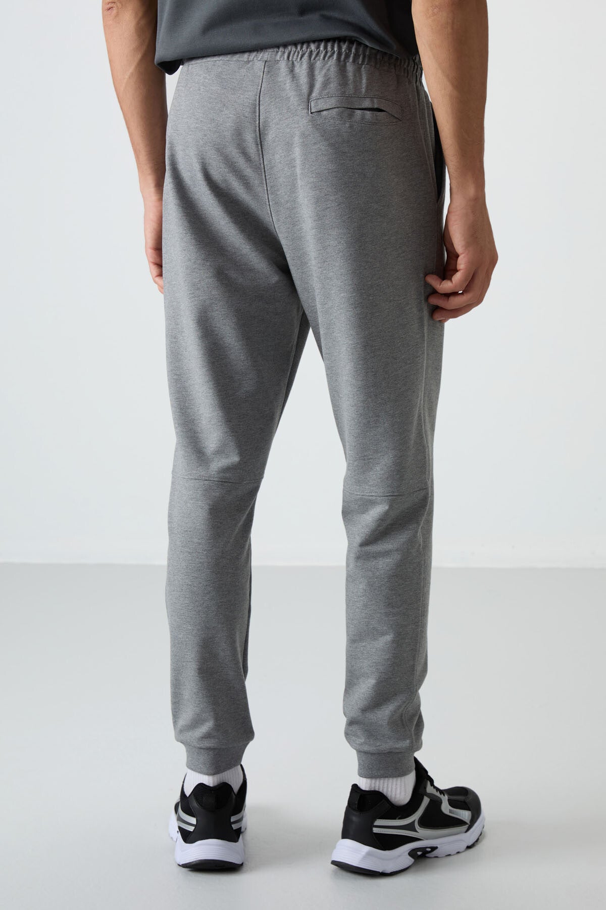 Gri Melanj Pamuklu Yumuşak Dokulu Comfort Fit Nakışlı Erkek Jogger - 82123