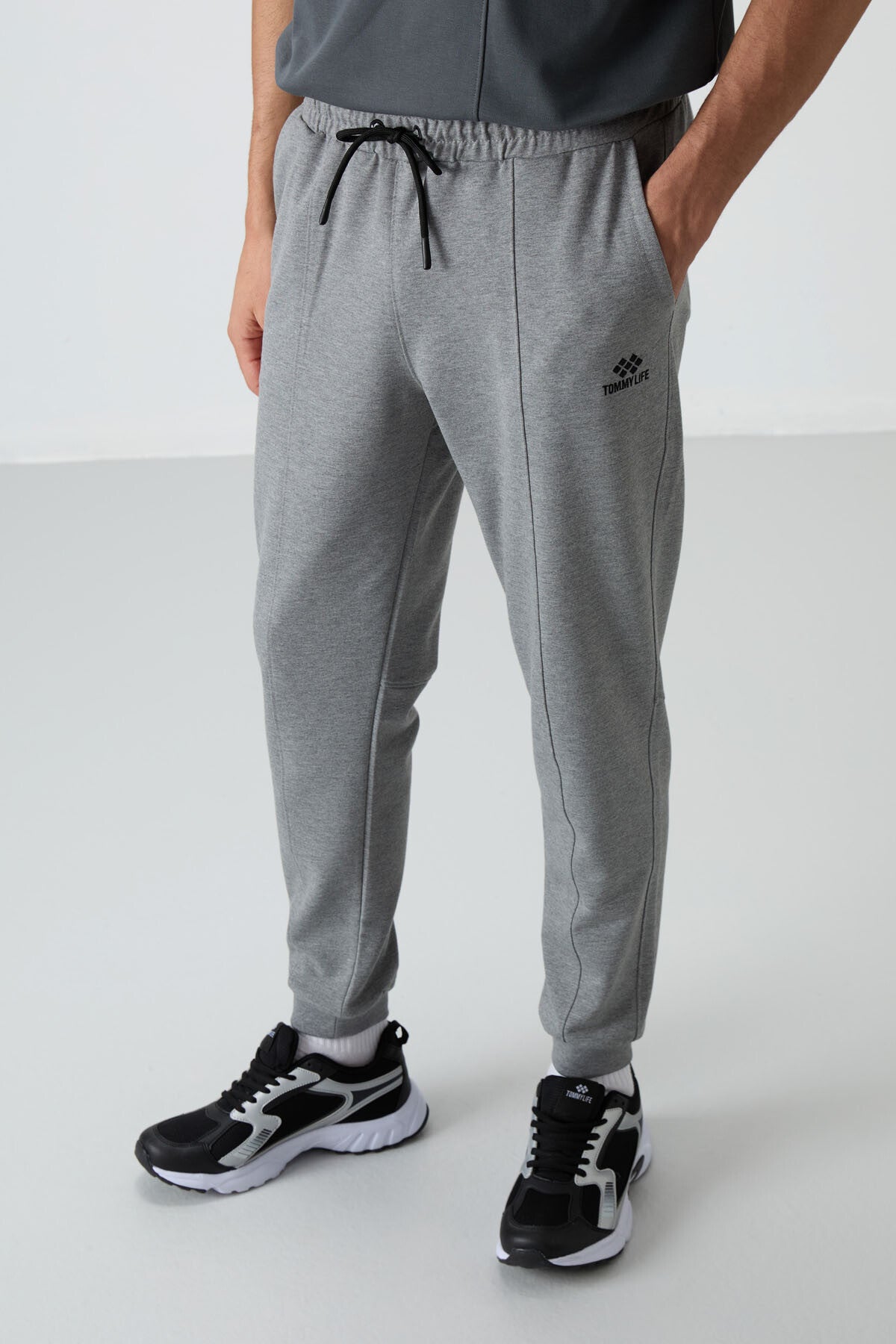 Gri Melanj Pamuklu Yumuşak Dokulu Comfort Fit Nakışlı Erkek Jogger - 82123