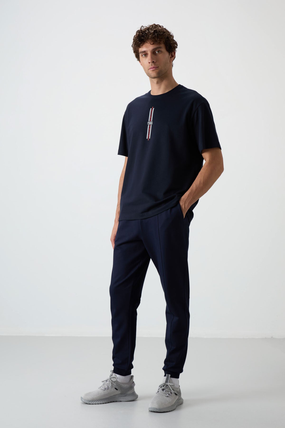 İndigo Pamuklu Yumuşak Dokulu Comfort Fit Nakışlı Erkek Jogger - 82123