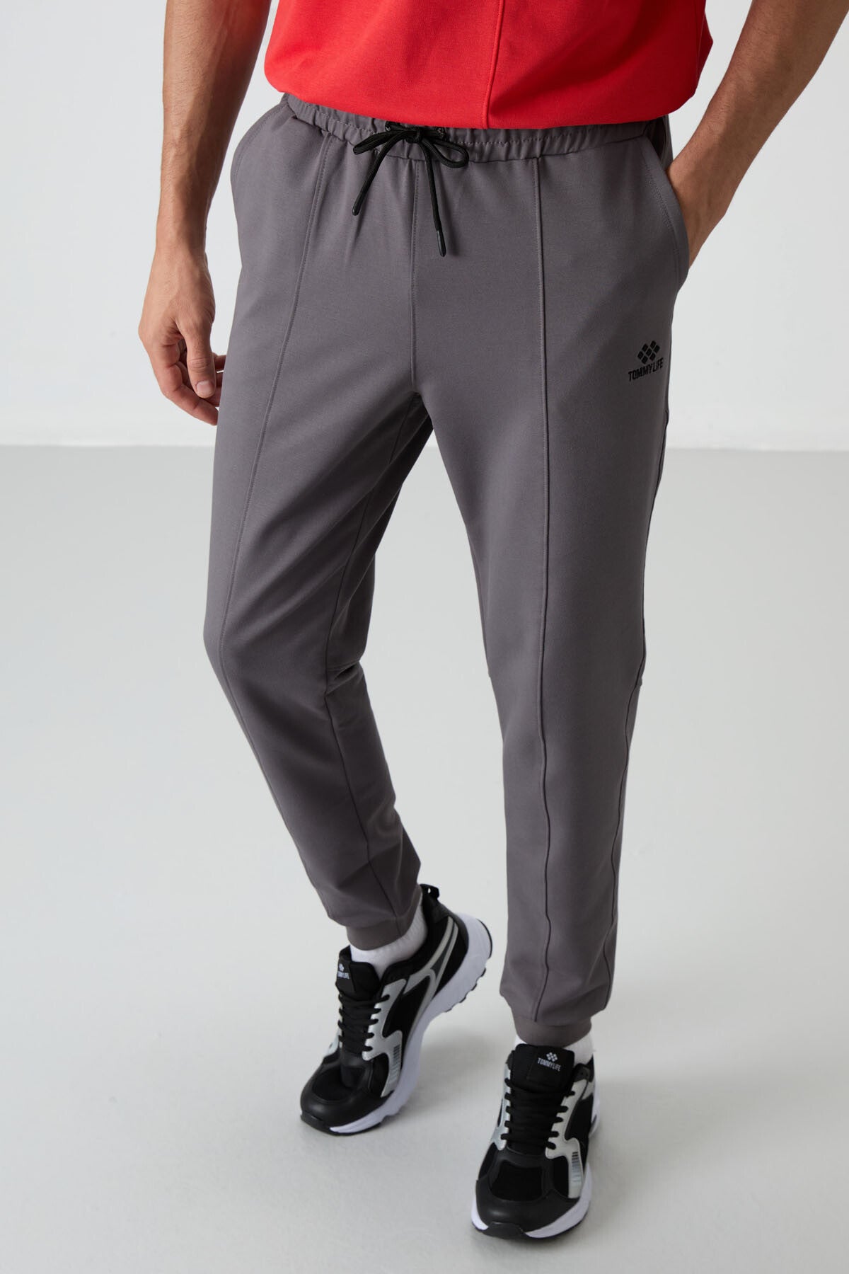 Koyu Gri Pamuklu Yumuşak Dokulu Comfort Fit Nakışlı Erkek Jogger - 82123