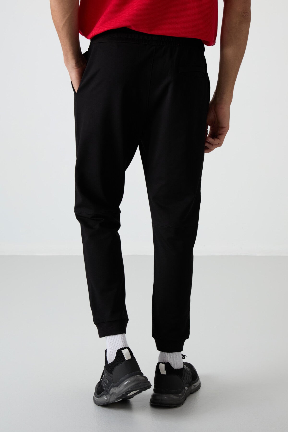 Siyah Pamuklu Yumuşak Dokulu Comfort Fit Nakışlı Erkek Jogger - 82123