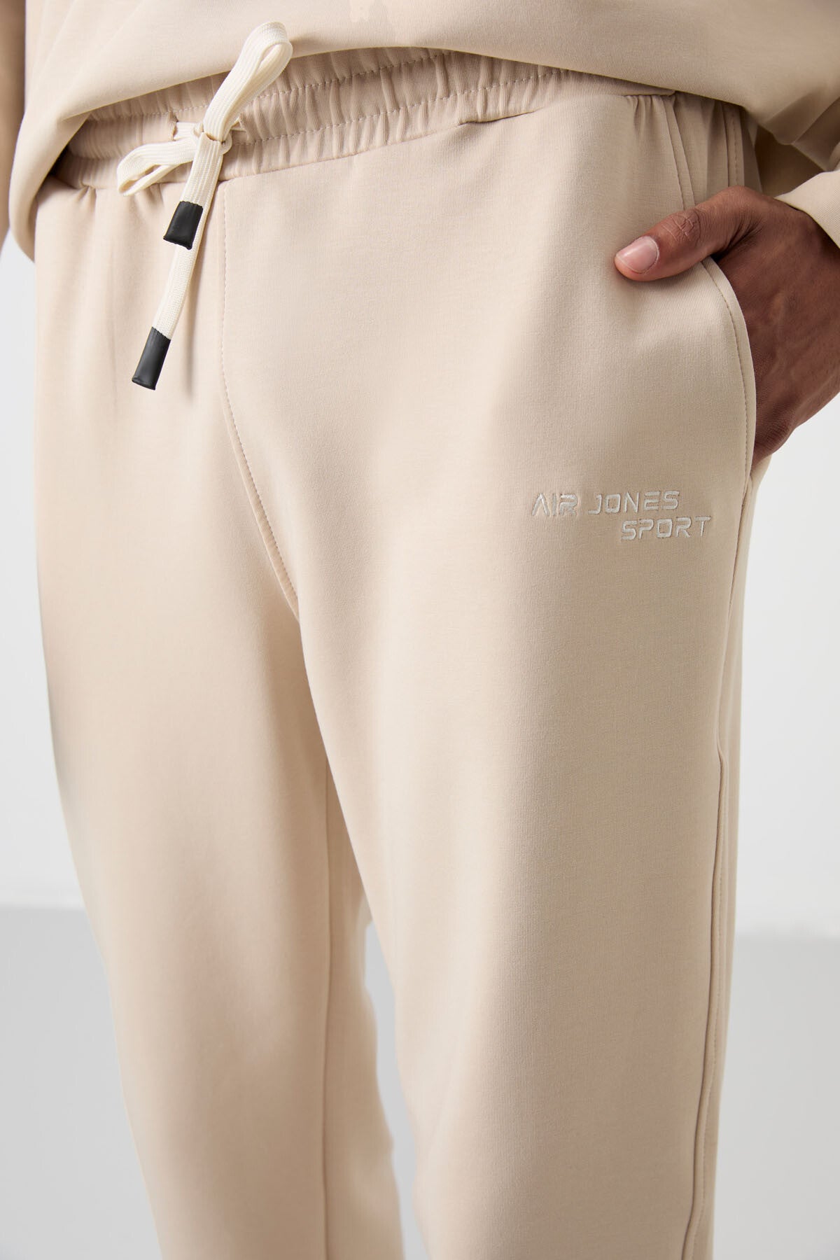 Bej Pamuklu Kalın Yumuşak Dokulu Comfort Fit Nakışlı Erkek Eşofman Takım - 85254
