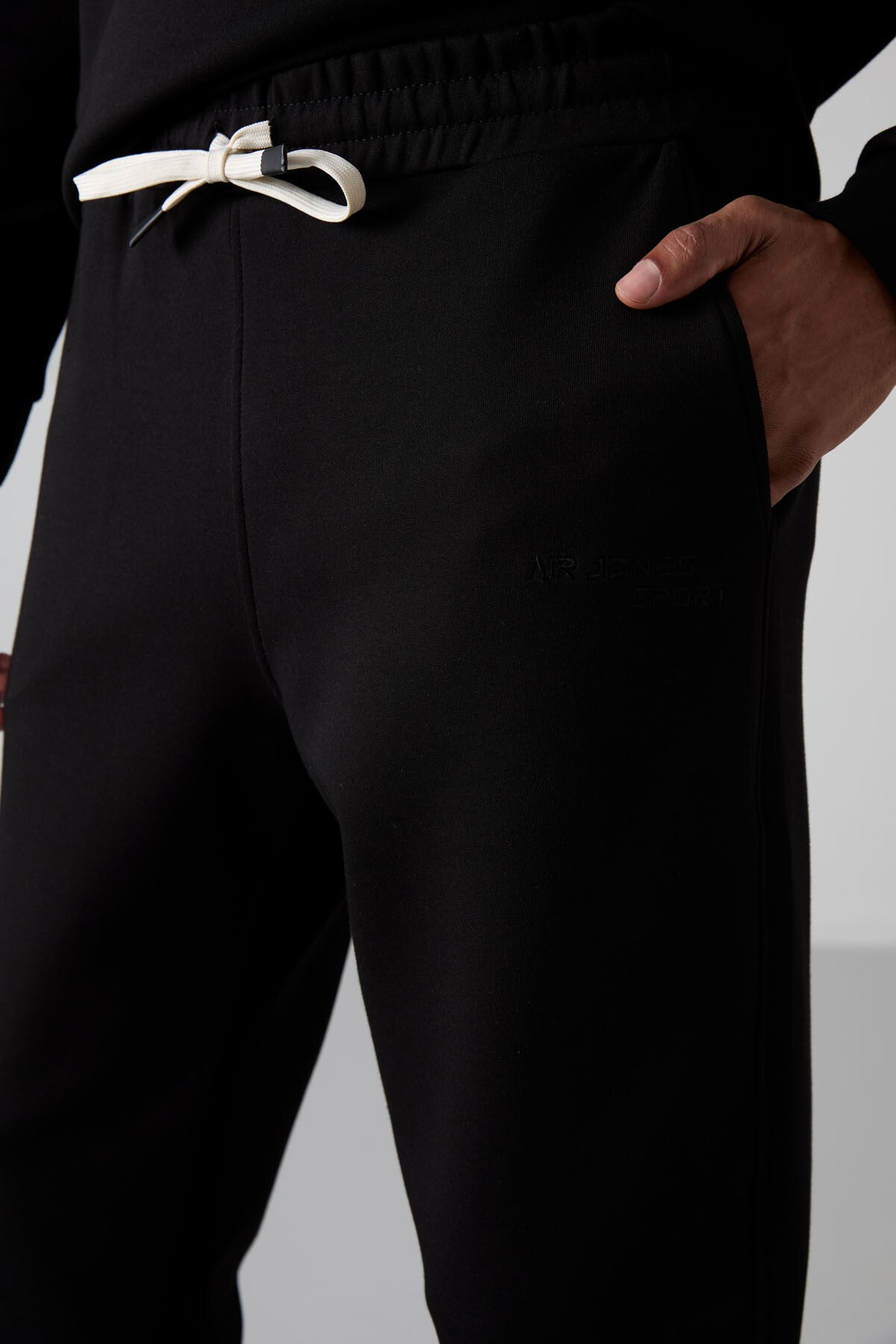 Siyah - Siyah Pamuklu Kalın Yumuşak Dokulu Comfort Fit Nakışlı Erkek Eşofman Takım - 85254