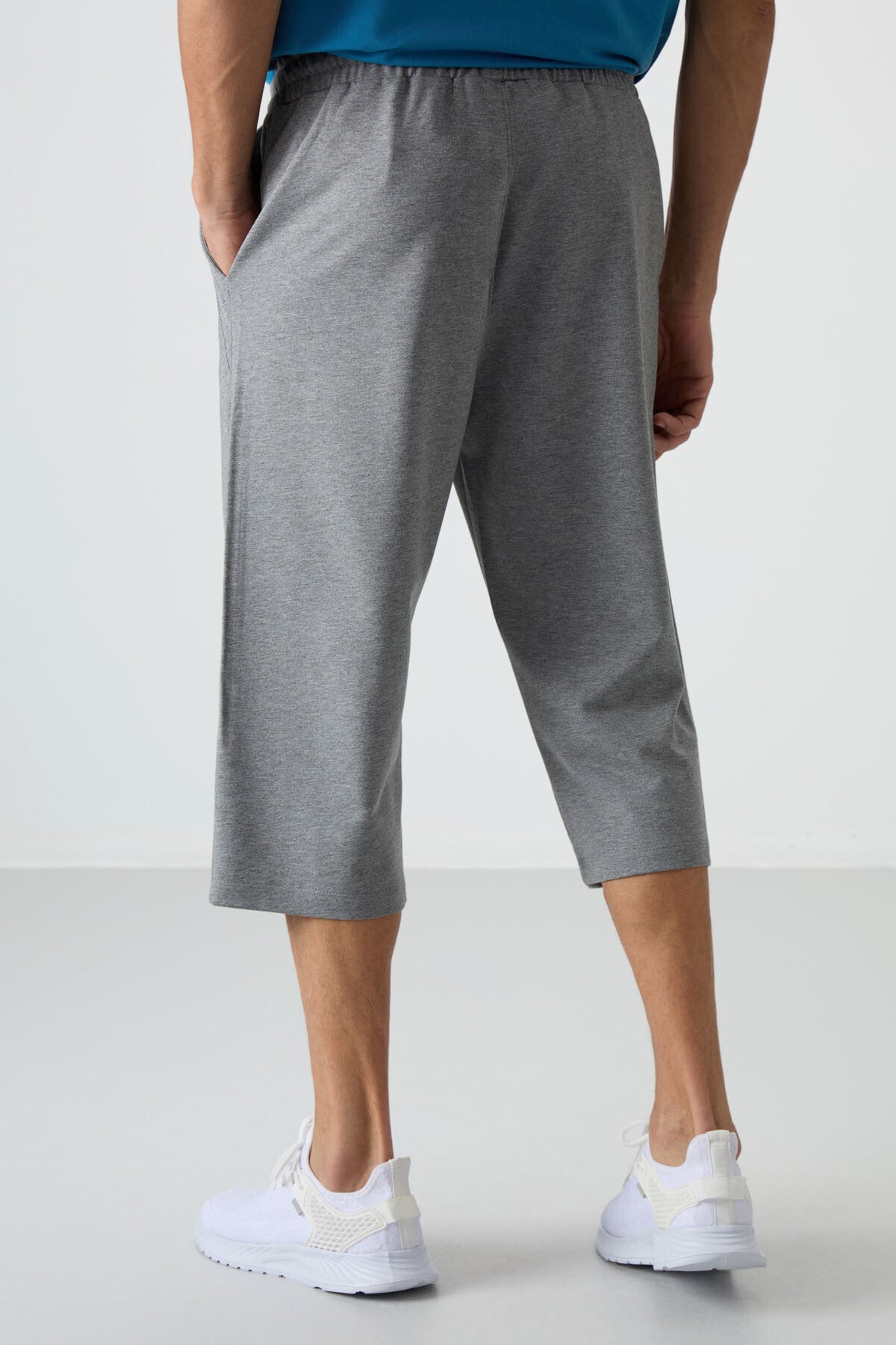 Gri Melanj Pamuklu Yumuşak Dokulu Standart Fit Nakışlı Erkek Kapri - 83102