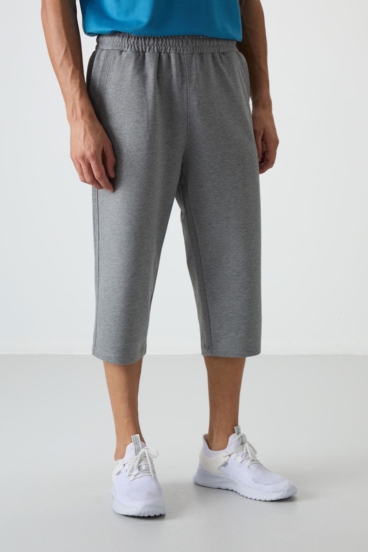 Gri Melanj Pamuklu Yumuşak Dokulu Standart Fit Nakışlı Erkek Kapri - 83102