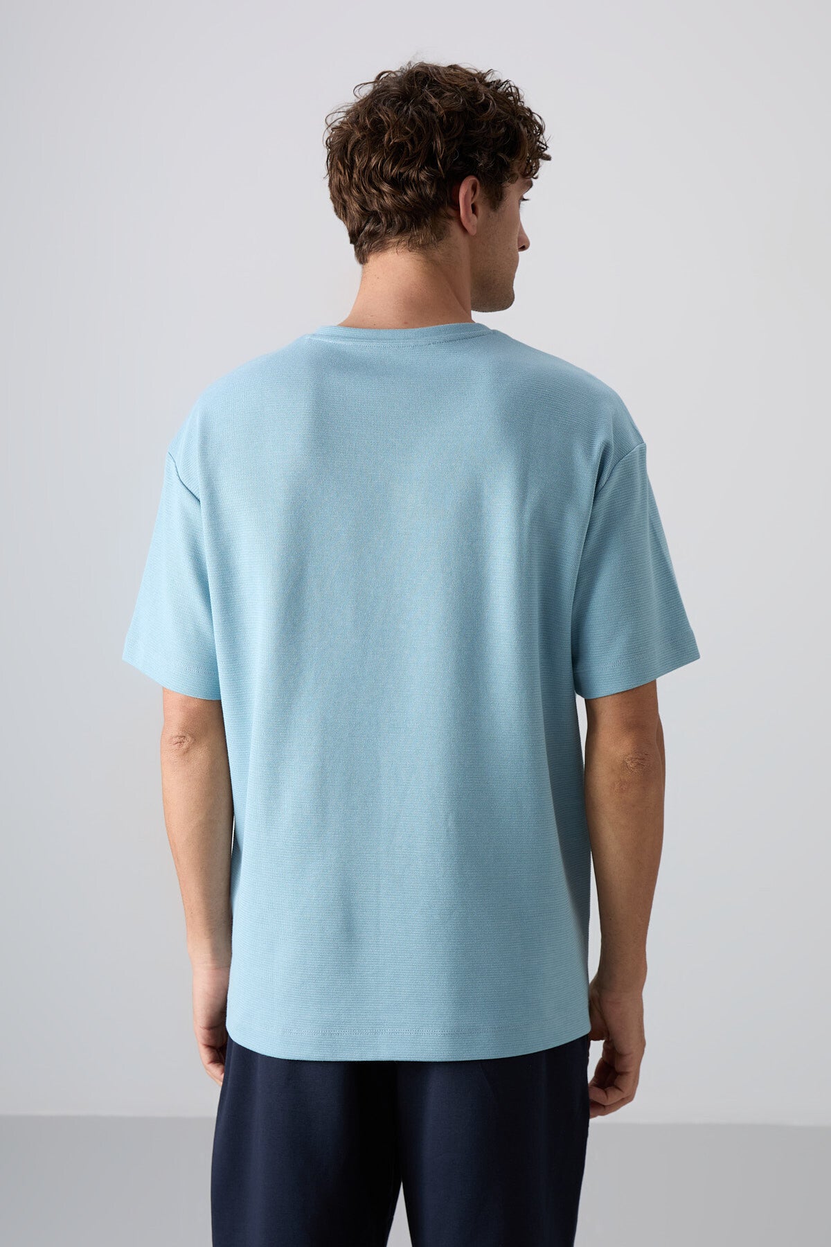 Açık Mavi Pamuklu Kalın Yüzeyi Dokulu Oversize Fit Baskılı Erkek T-Shirt - 88338