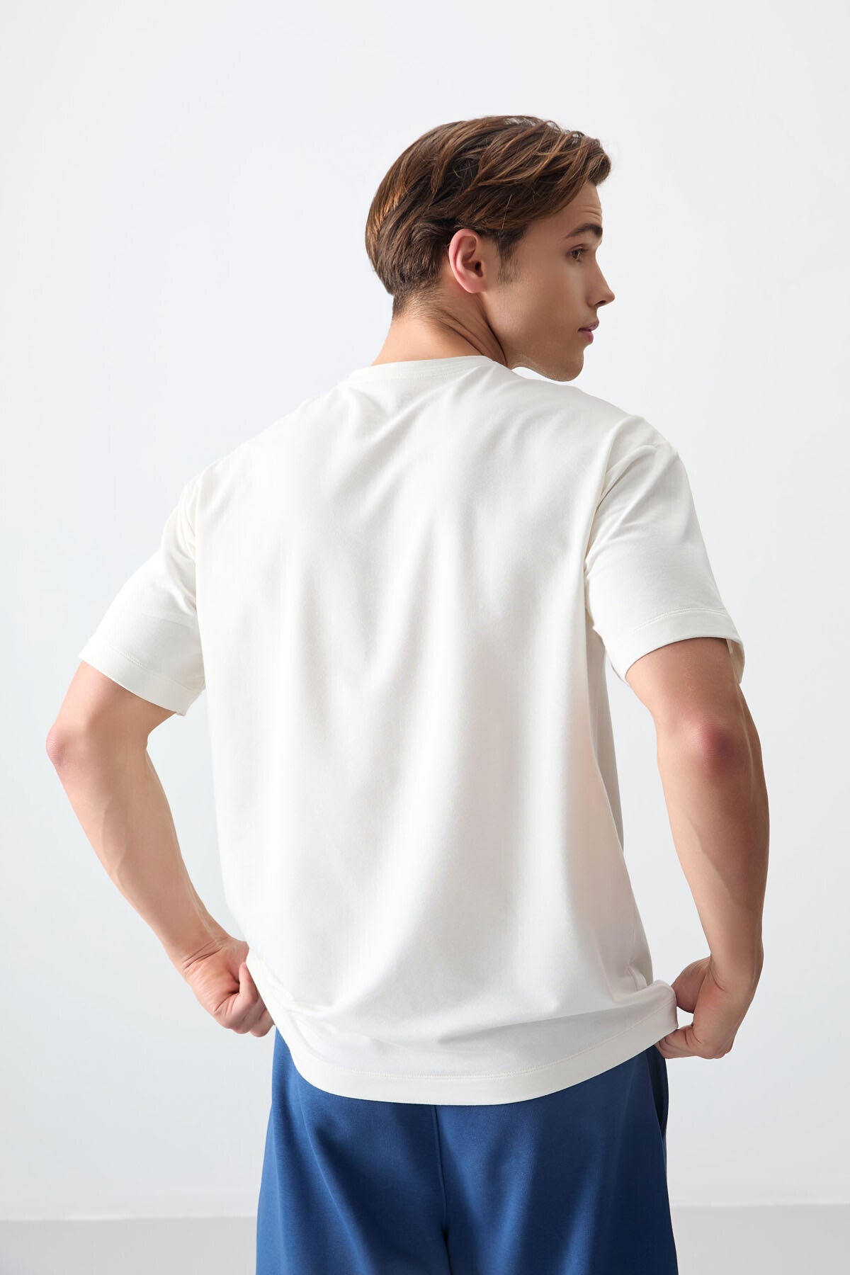 Ekru Pamuklu Kalın Yumuşak Dokulu Oversize Fit Baskılı Erkek T-Shirt - 88373