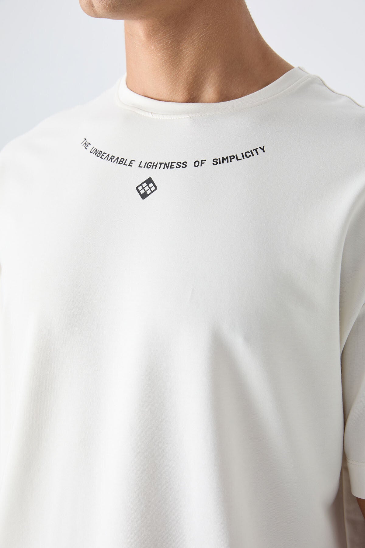 Ekru Pamuklu Kalın Yumuşak Dokulu Oversize Fit Baskılı Erkek T-Shirt - 88343