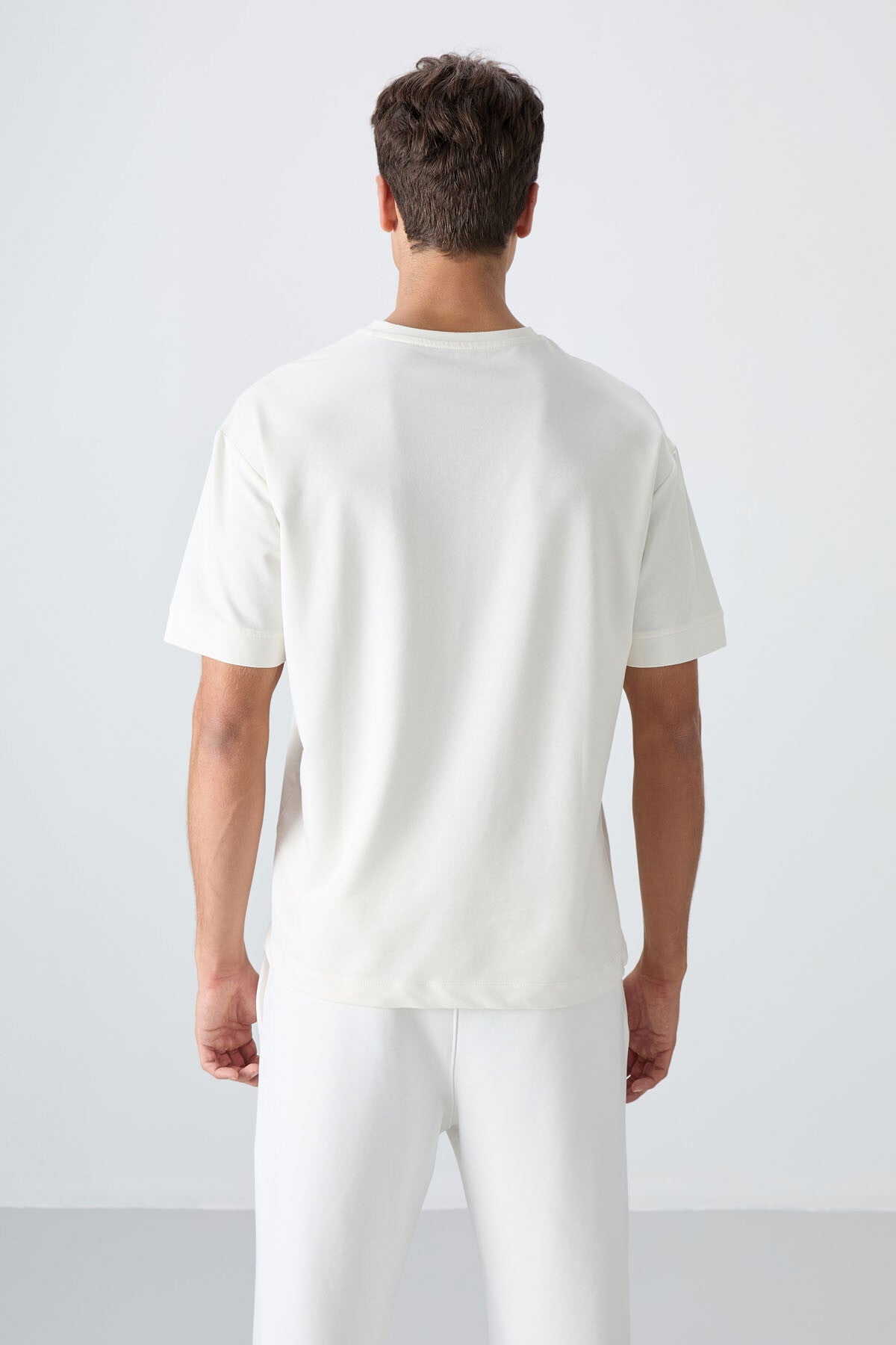 Ekru Pamuklu Kalın Yumuşak Dokulu Oversize Fit Baskılı Erkek T-Shirt - 88342