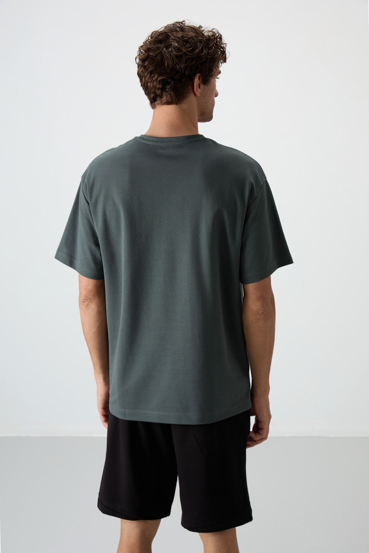 Haki Pamuklu Kalın Yüzeyi Dokulu Oversize Fit Baskılı Erkek T-Shirt - 88364