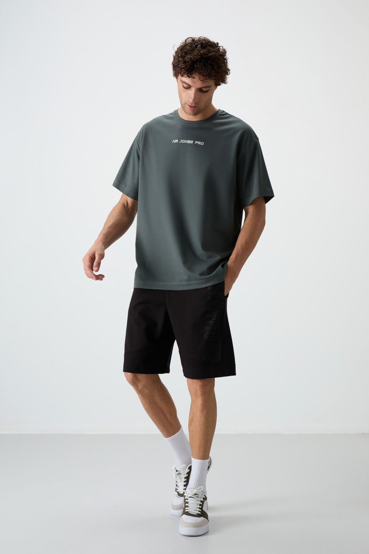 Haki Pamuklu Kalın Yüzeyi Dokulu Oversize Fit Baskılı Erkek T-Shirt - 88364