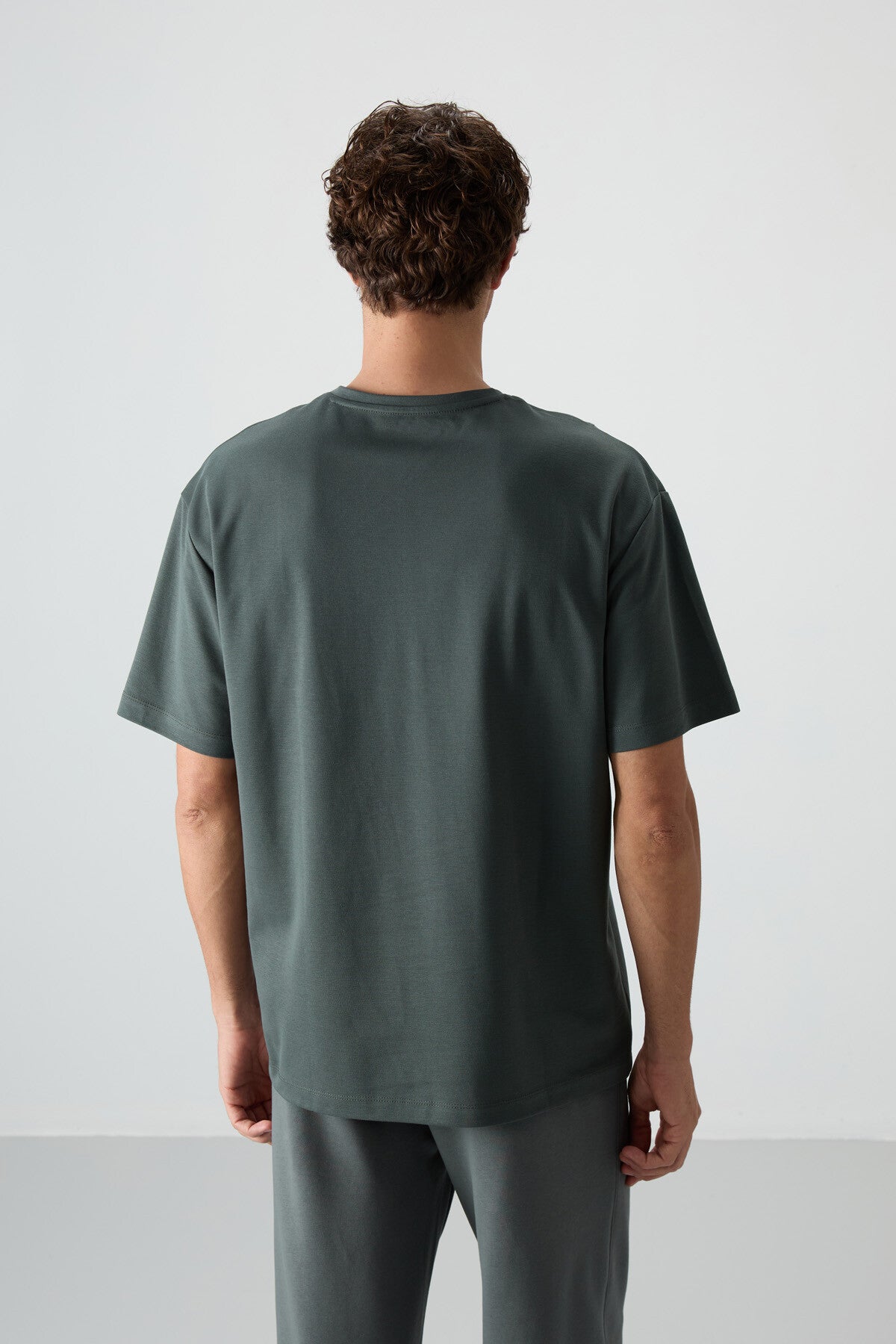 Haki Pamuklu Kalın Yüzeyi Dokulu Oversize Fit Baskılı Erkek T-Shirt - 88372