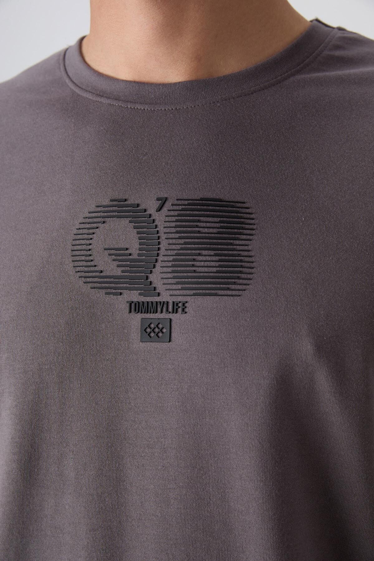 Koyu Gri Pamuklu Kalın Yumuşak Dokulu Oversize Fit Baskılı Erkek T-Shirt - 88333