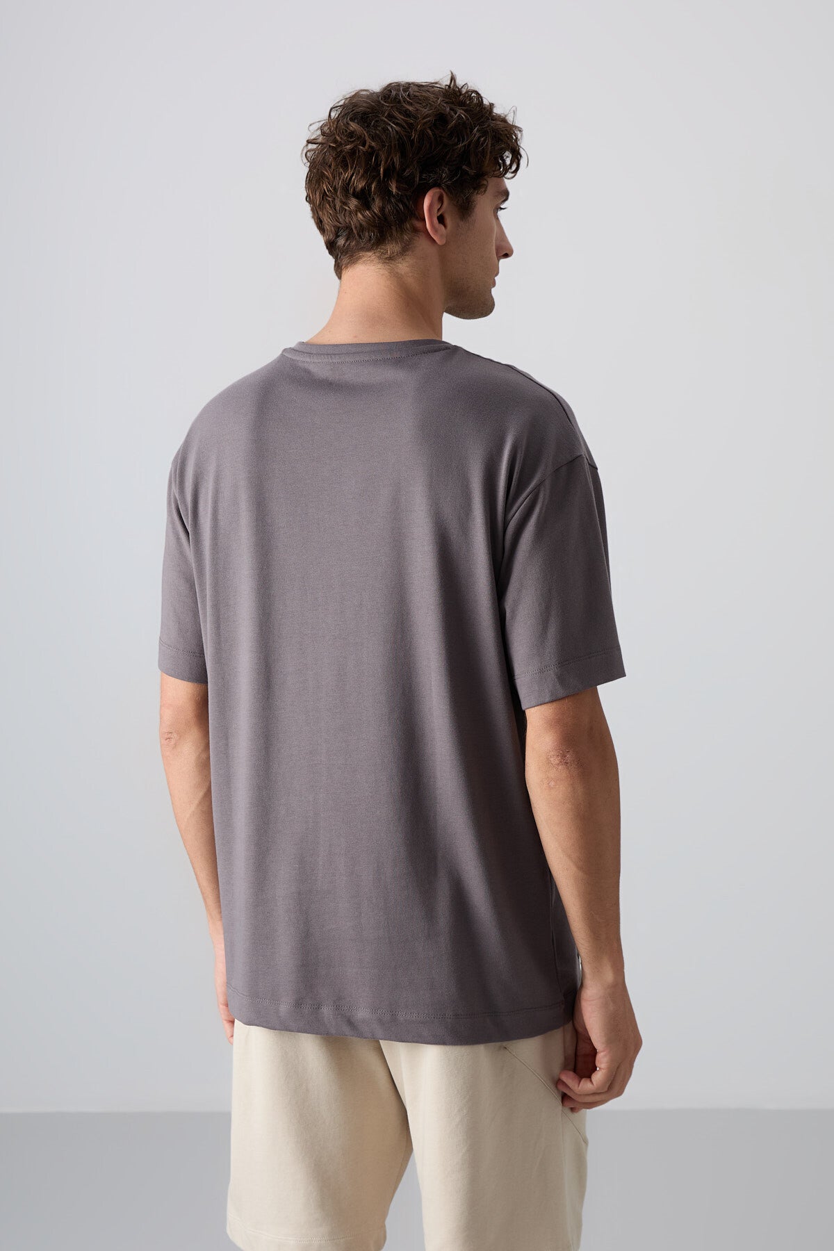 Koyu Gri Pamuklu Kalın Yumuşak Dokulu Oversize Fit Baskılı Erkek T-Shirt - 88332