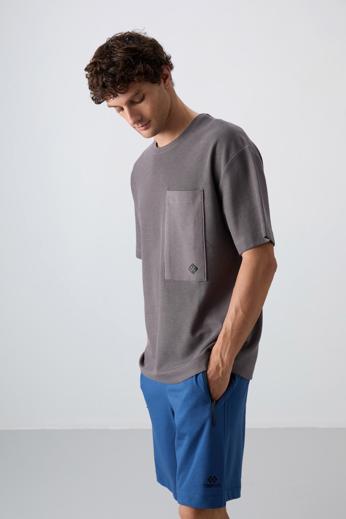 Koyu Gri Pamuklu Kalın Yüzeyi Dokulu Oversize Fit Basic Erkek T-Shirt - 88341
