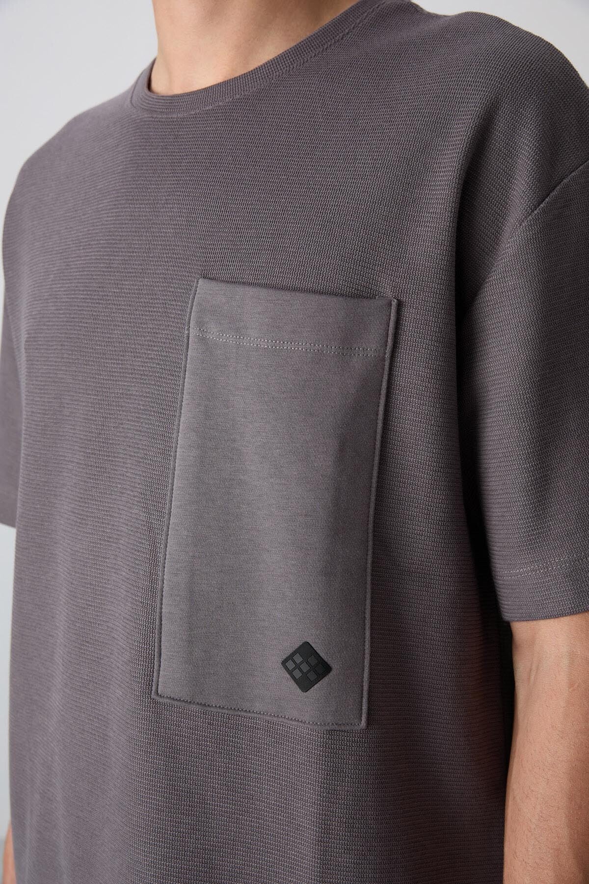 Koyu Gri Pamuklu Kalın Yüzeyi Dokulu Oversize Fit Basic Erkek T-Shirt - 88341