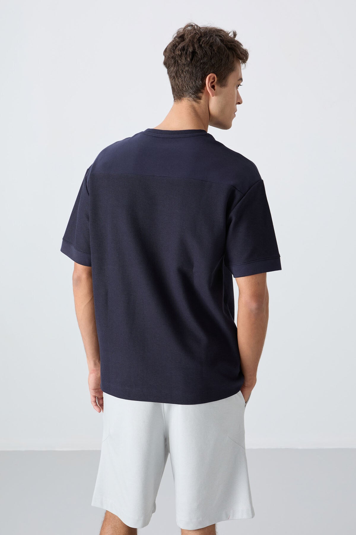 Lacivert Pamuklu Kalın Yüzeyi Dokulu Oversize Fit Basic Erkek T-Shirt - 88340