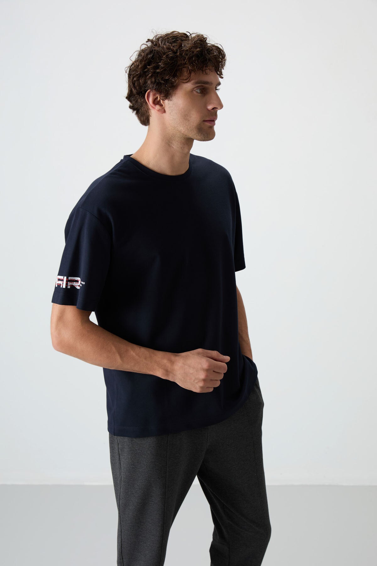 Lacivert Pamuklu Kalın Yüzeyi Dokulu Oversize Fit Baskılı Erkek T-Shirt - 88369