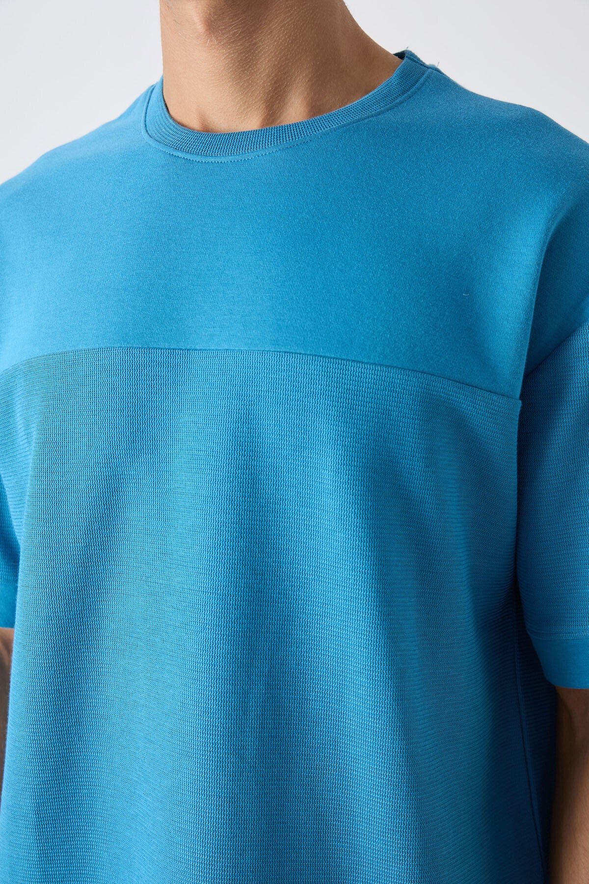 Petrol Mavi Pamuklu Kalın Yüzeyi Dokulu Oversize Fit Basic Erkek T-Shirt - 88340