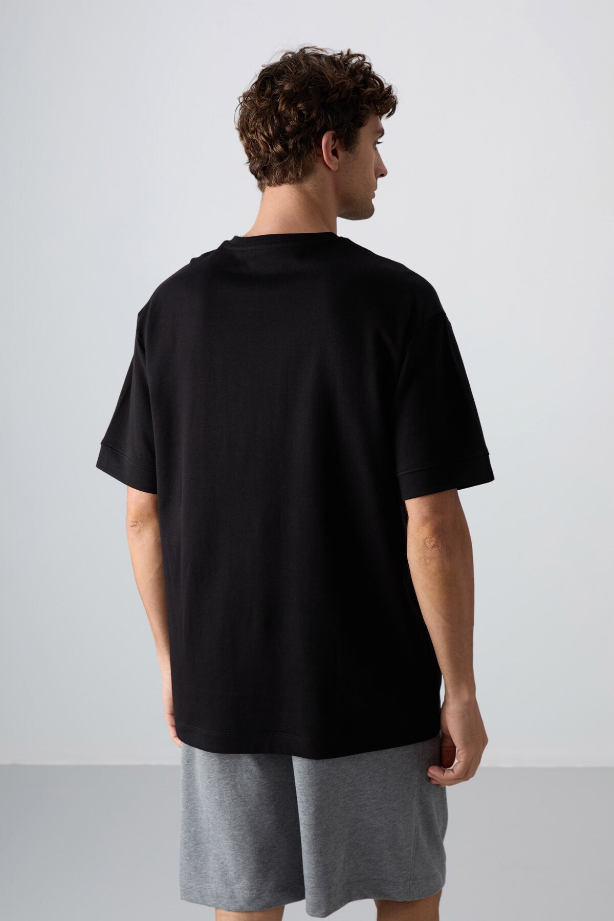 Siyah Pamuklu Kalın Yumuşak Dokulu Oversize Fit Baskılı Erkek T-Shirt - 88320