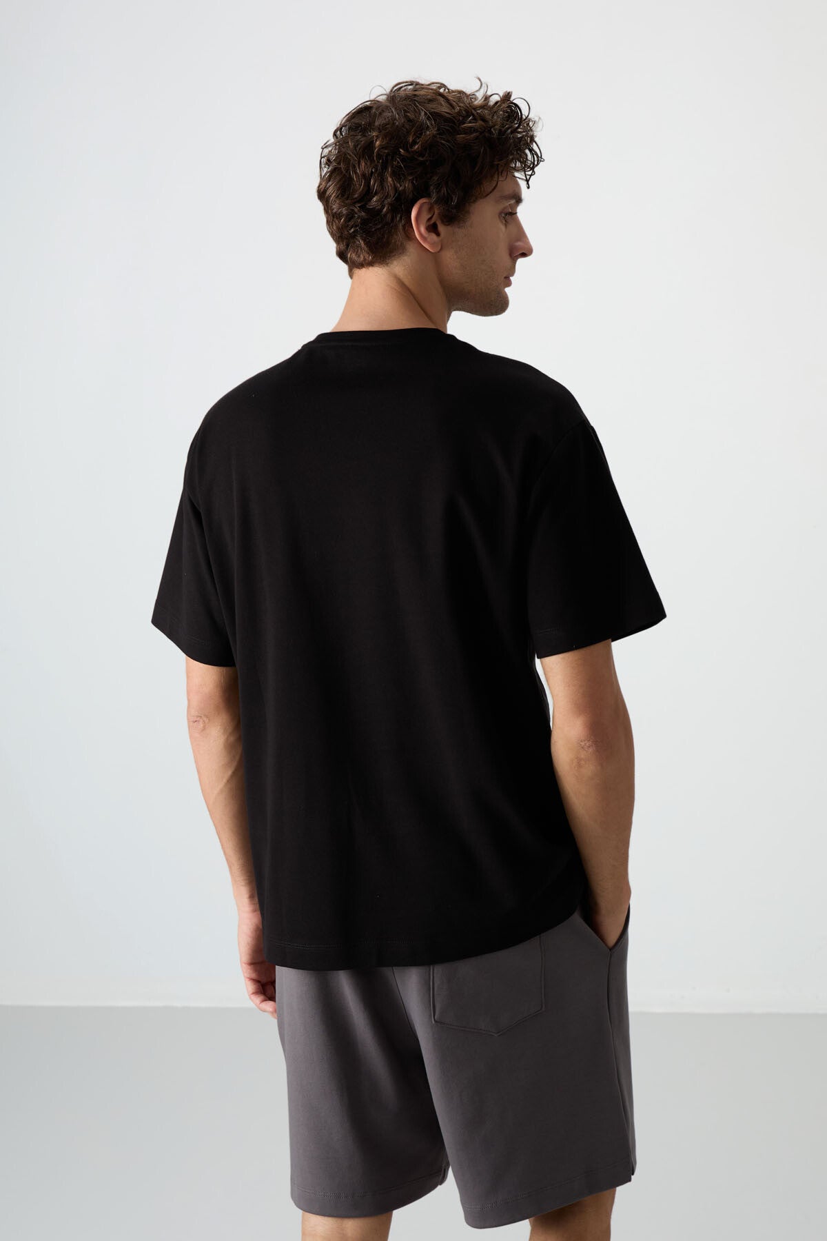 Siyah Pamuklu Kalın Yüzeyi Dokulu Oversize Fit Baskılı Erkek T-Shirt - 88364