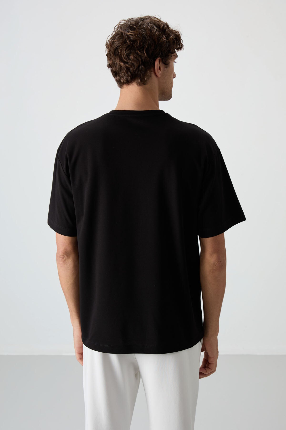Siyah Pamuklu Kalın Yüzeyi Dokulu Oversize Fit Baskılı Erkek T-Shirt - 88366