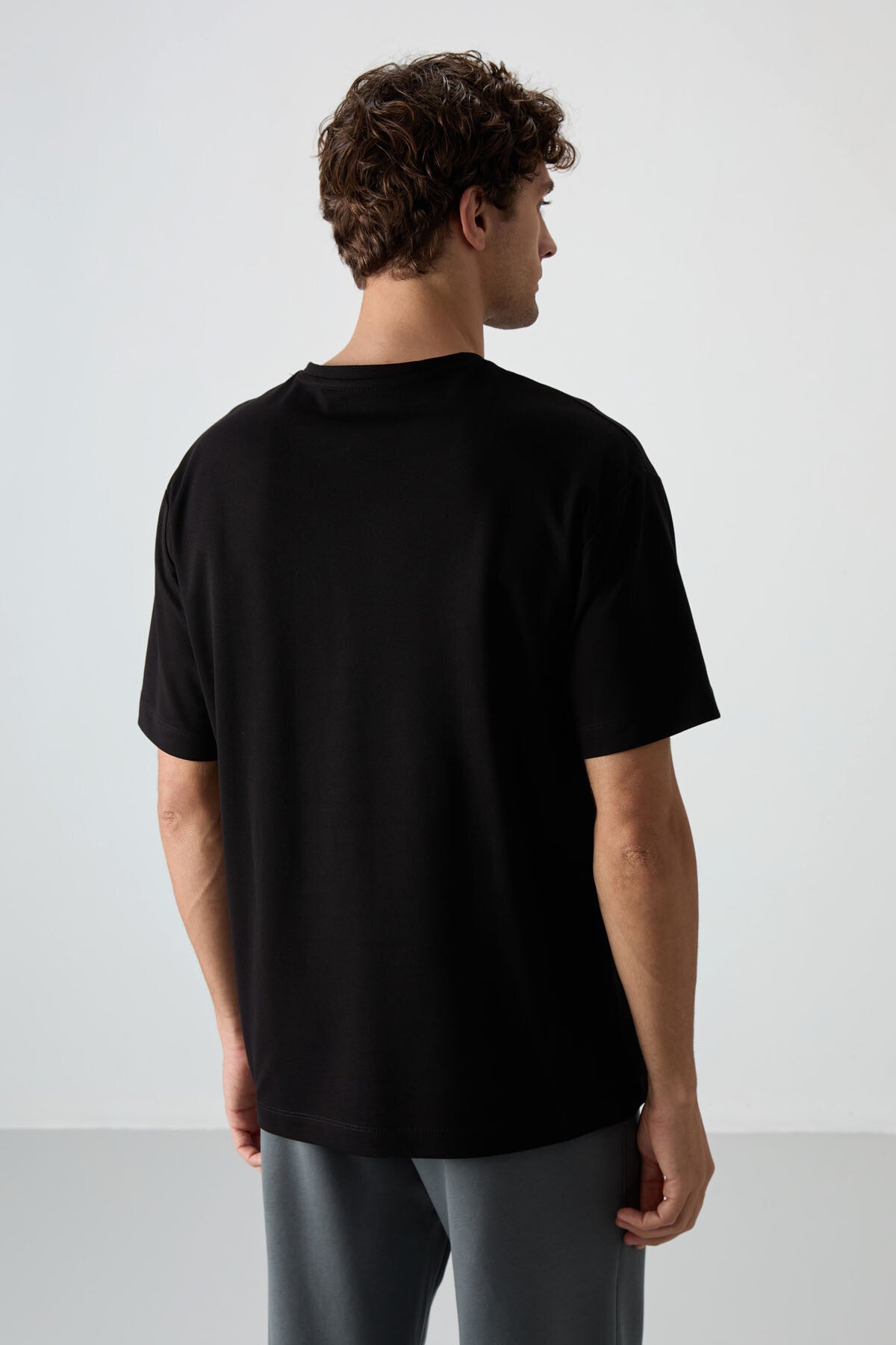 Siyah Pamuklu Kalın Yüzeyi Dokulu Oversize Fit Baskılı Erkek T-Shirt - 88367