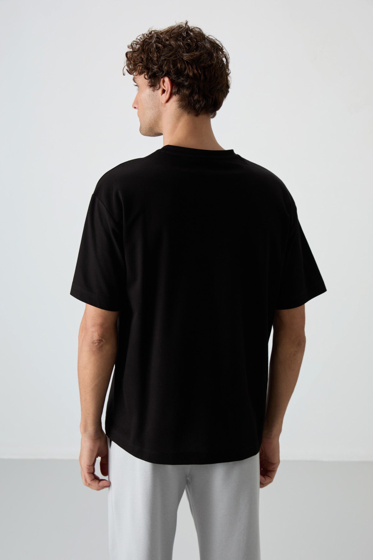 Siyah Pamuklu Kalın Yüzeyi Dokulu Oversize Fit Baskılı Erkek T-Shirt - 88370