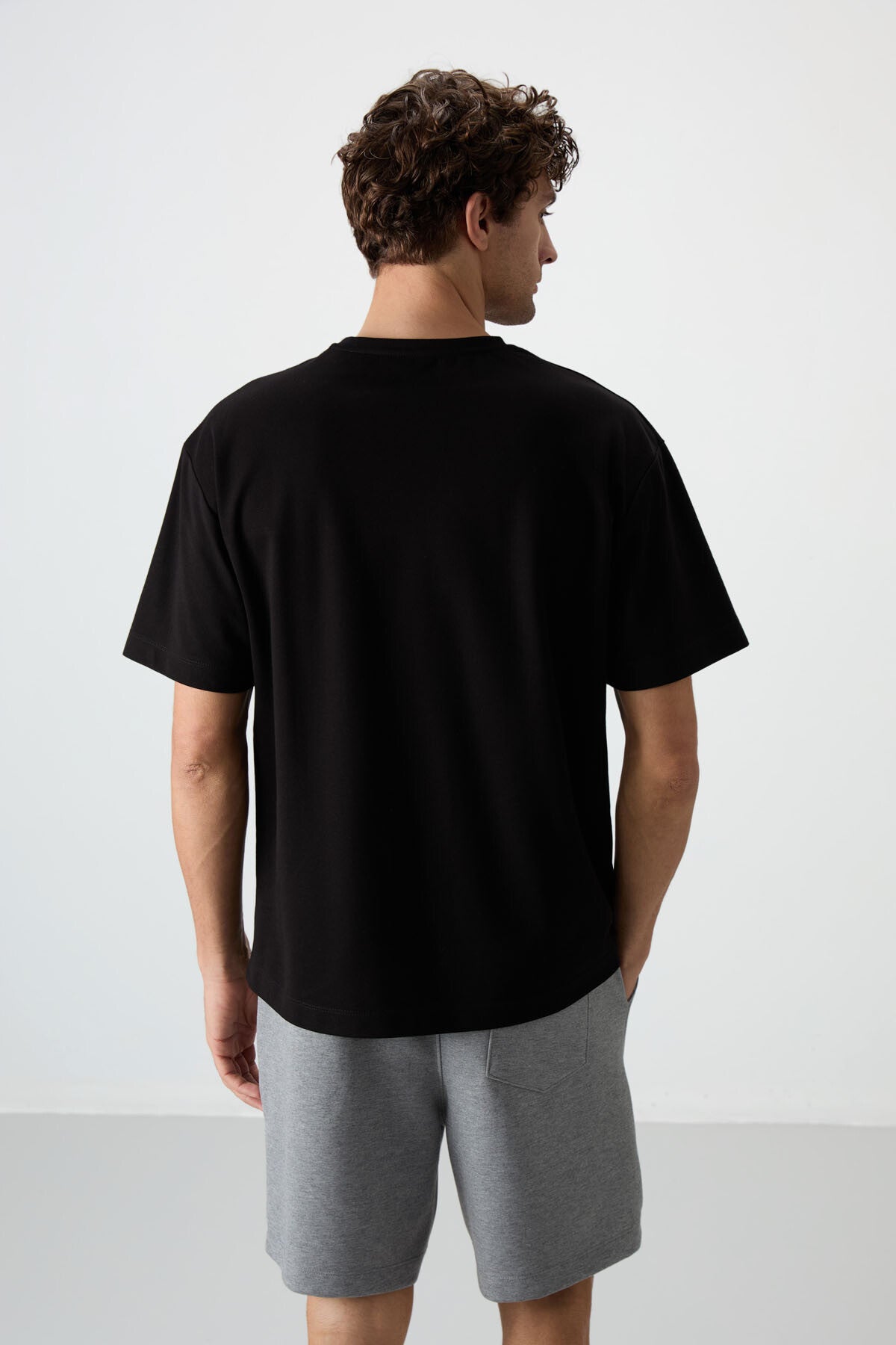 Siyah Pamuklu Kalın Yüzeyi Dokulu Oversize Fit Baskılı Erkek T-Shirt - 88371